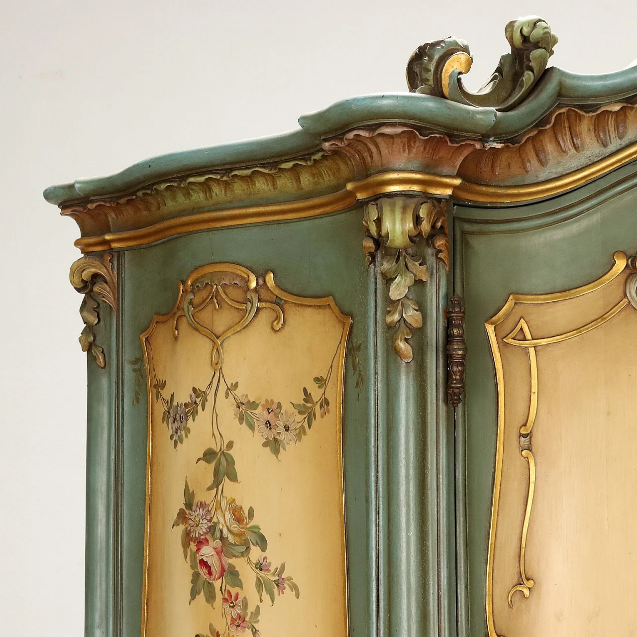 Armadio in legno laccato con un cassetto e un'anta a specchio 6