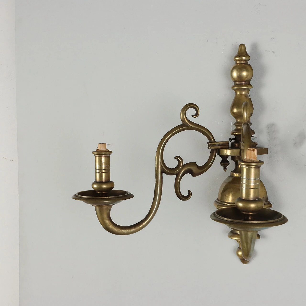 Pair of Dutch Baroque style bronze wall lights, early 20th century 6