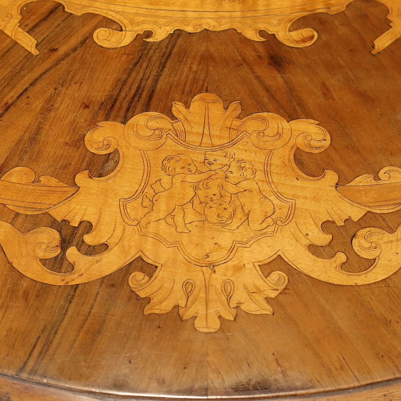 Umbertino biscuit coffee table in walnut with maple inlay, late 19th century 5