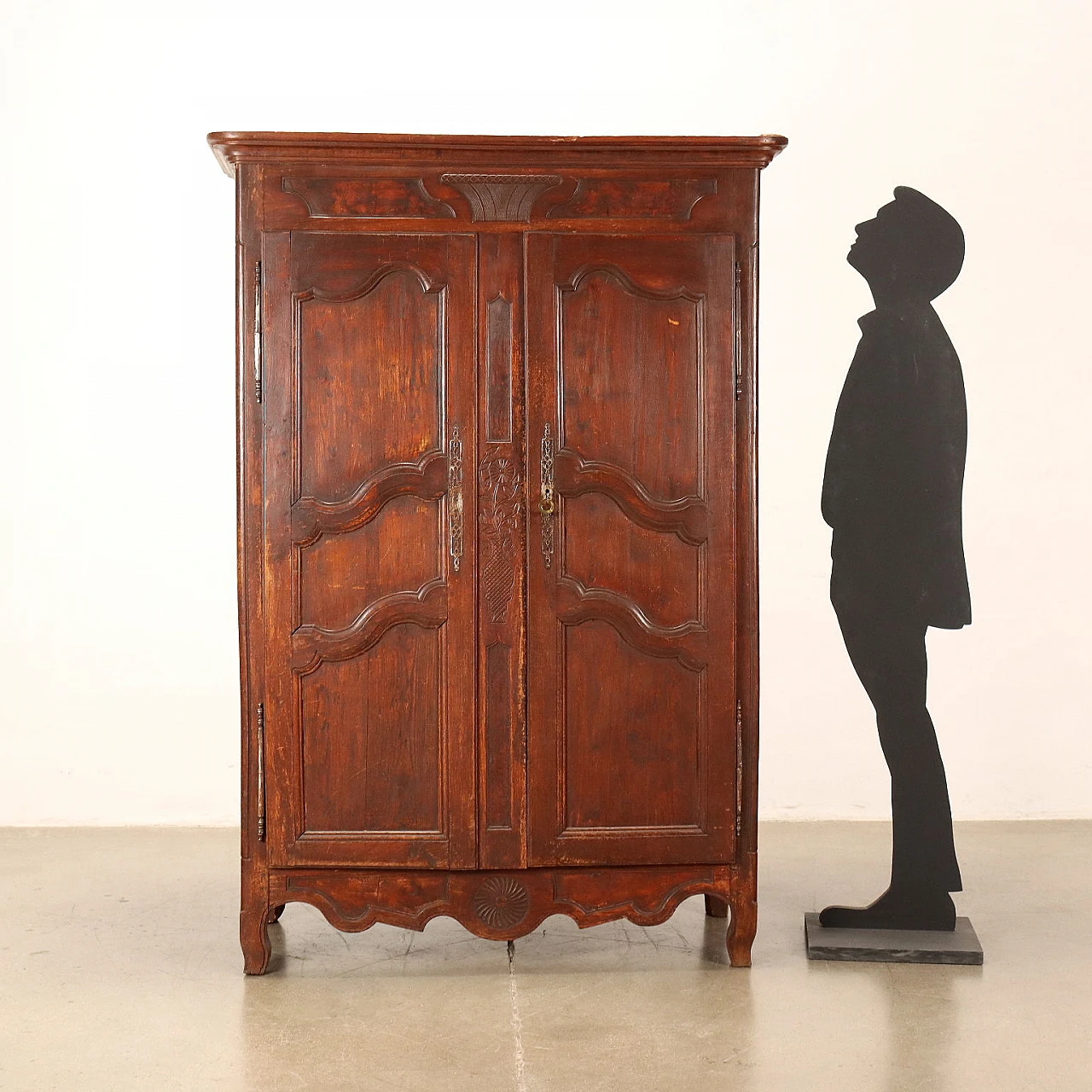 Neoclassical two-door wardrobe with wavy borders, early 20th century 2