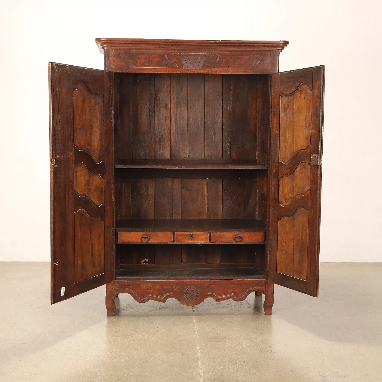 Neoclassical two-door wardrobe with wavy borders, early 20th century 3