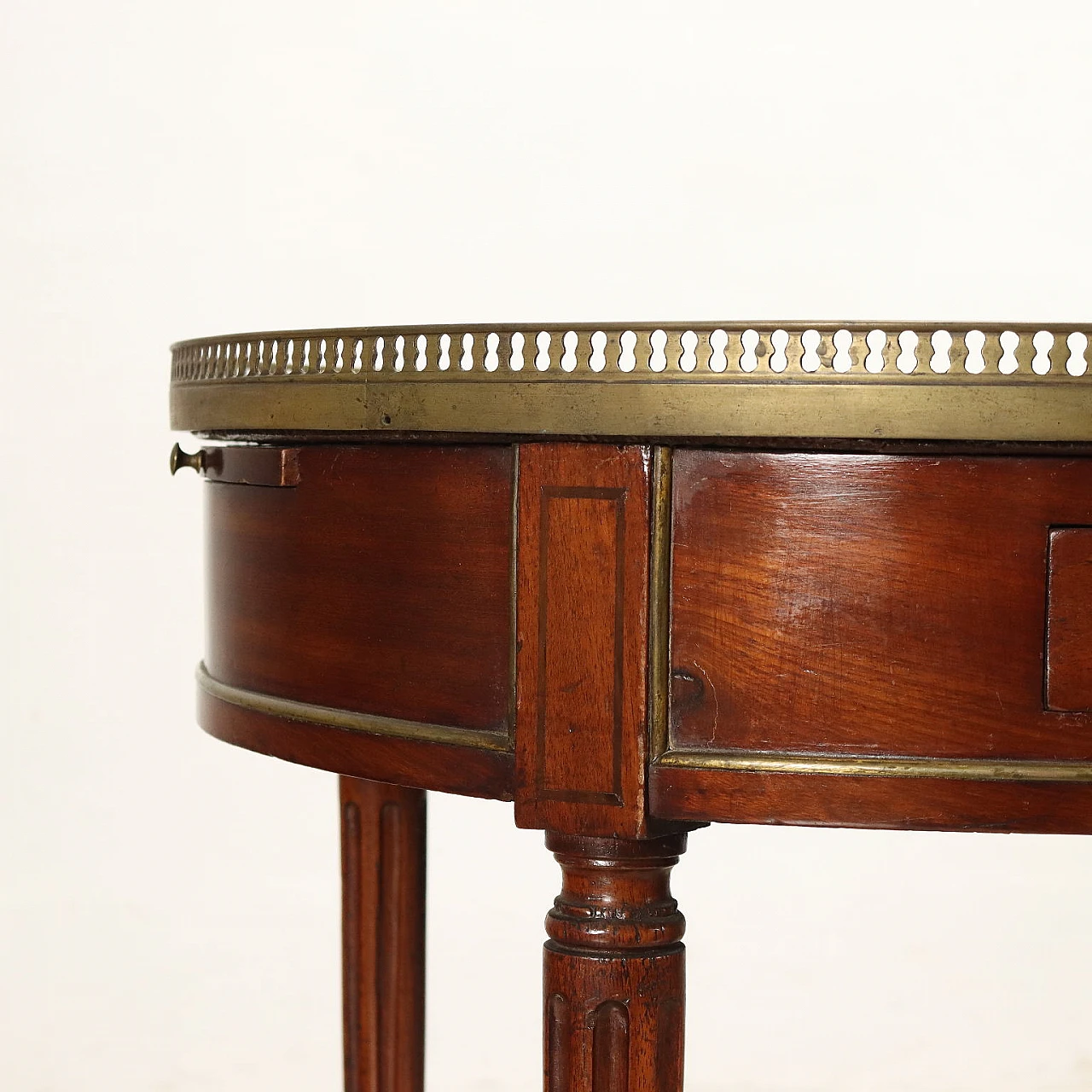 Tavolino in mogano e marmo bianco con cassetti e pianetti estraibili, fine '800 5