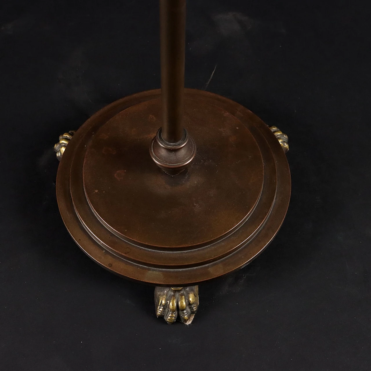 Neo-Renaissance style bronze floor lamp, early 20th century 7