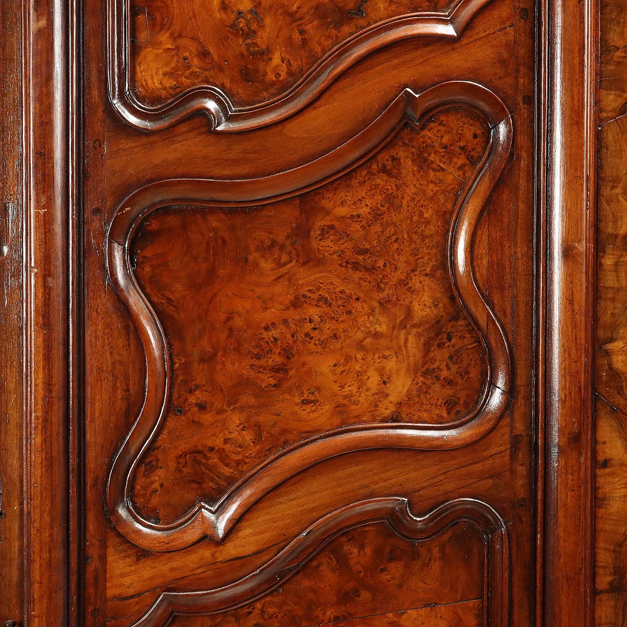 Armadio a due ante in noce con piedini a ricciolo, '800 7