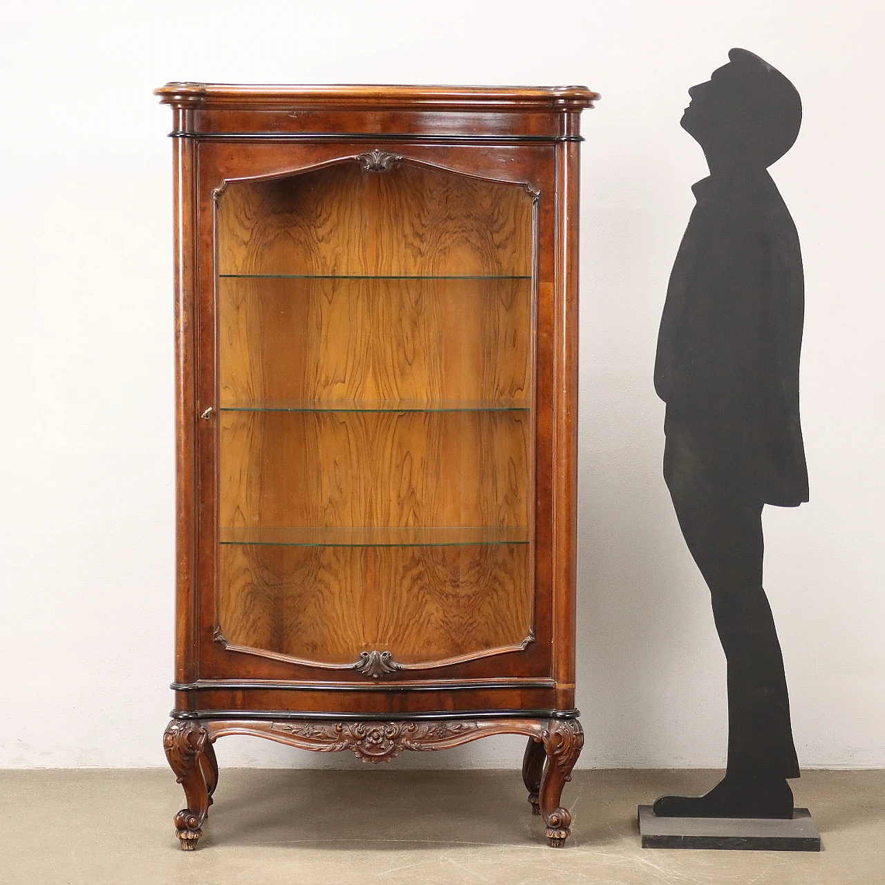 Mahogany and burl veneer showcase with rocaille motifs 2