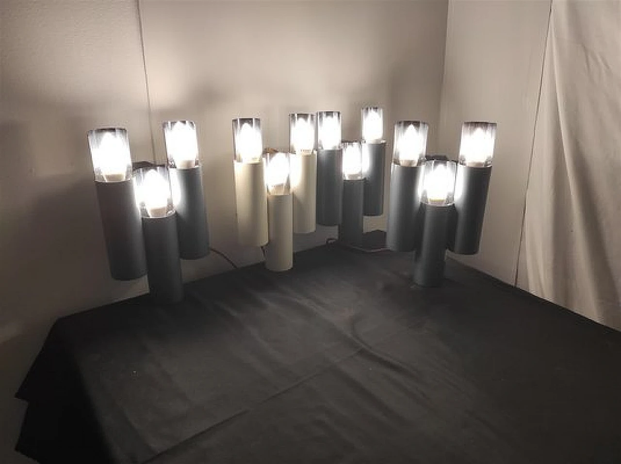 4 Appliques in metallo cromato e laccato di Stilnovo, anni '60 15