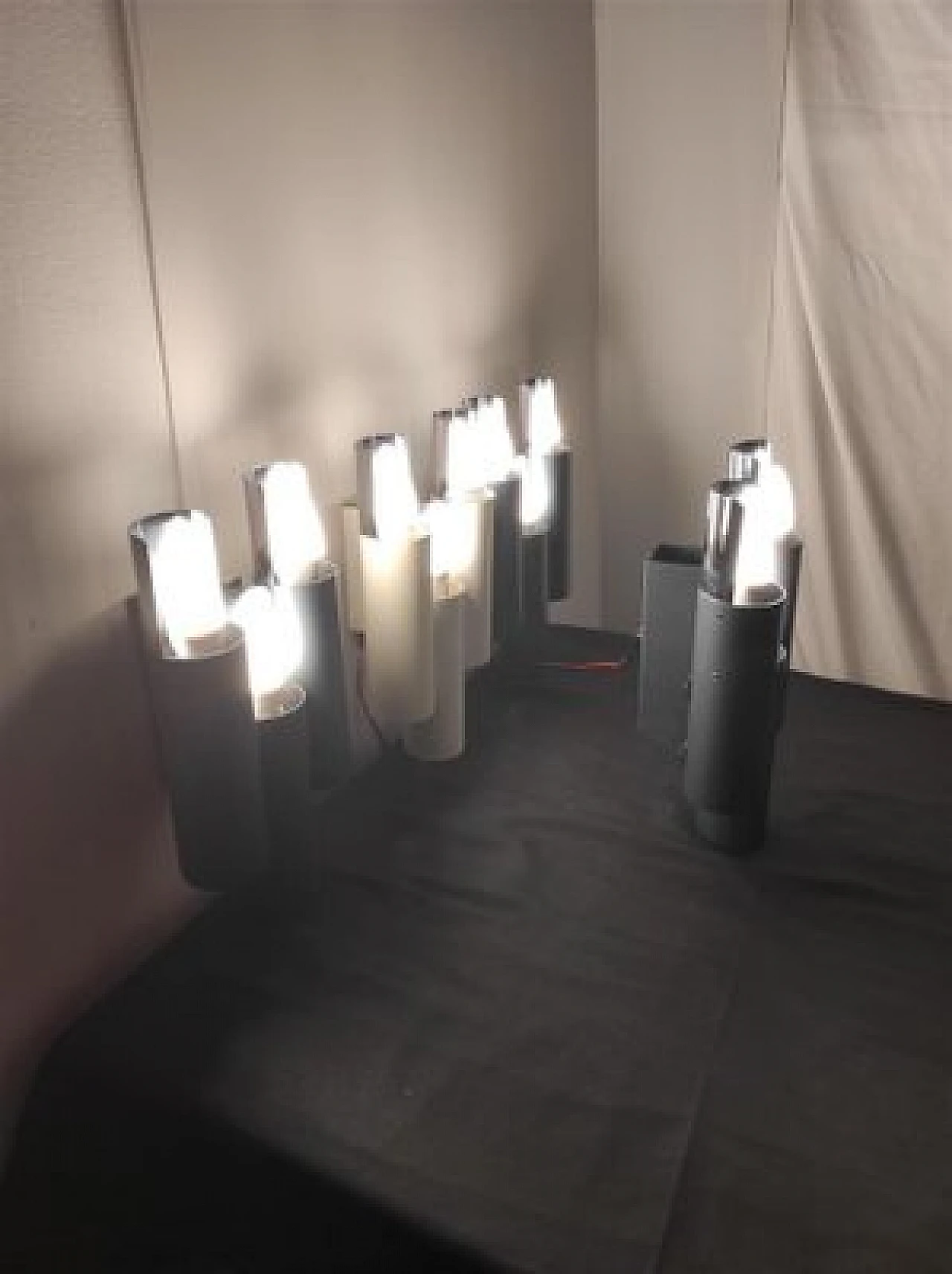 4 Appliques in metallo cromato e laccato di Stilnovo, anni '60 16