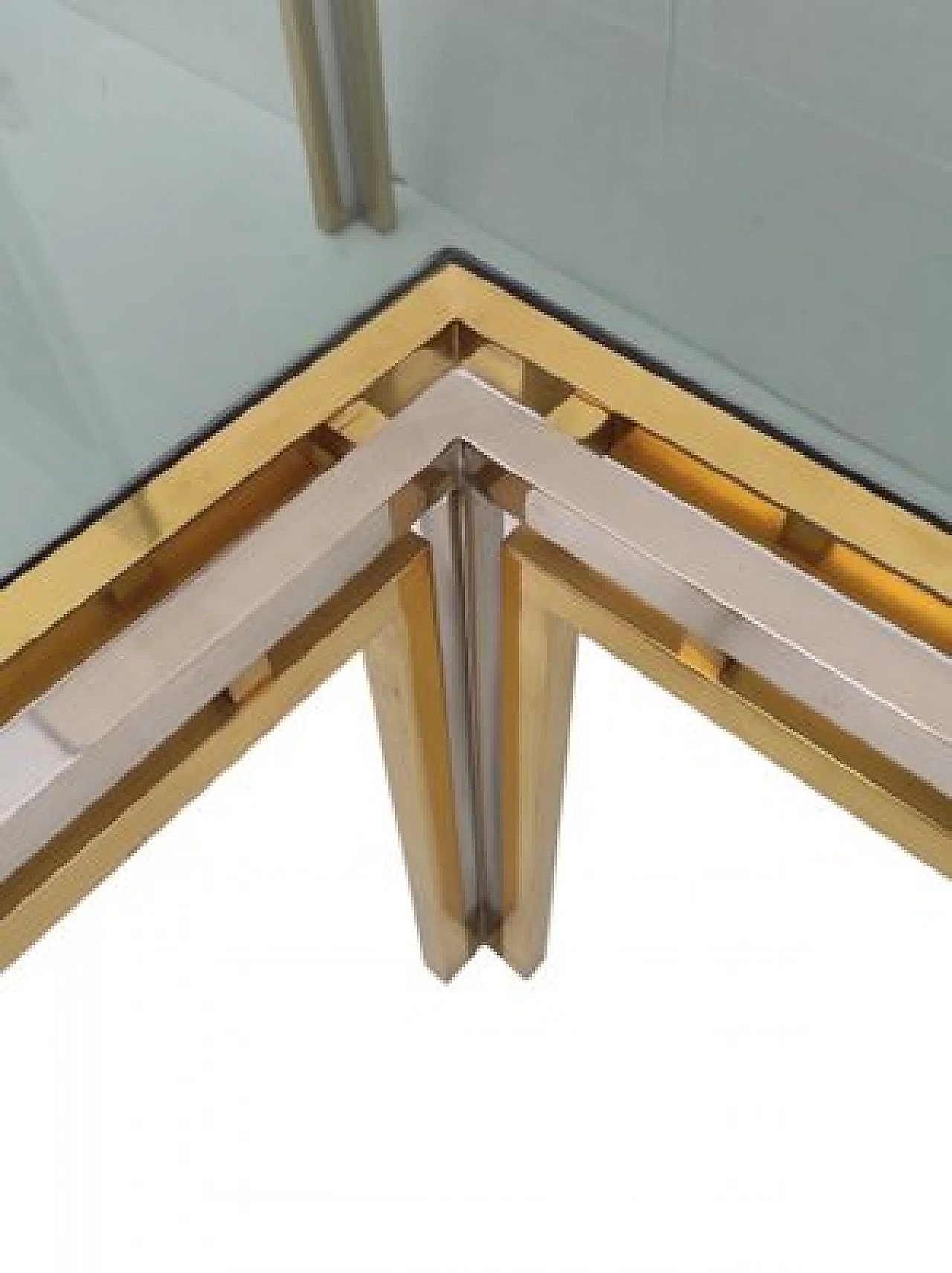 Tavolino da salotto angolare in ottone e vetro, anni '70 4