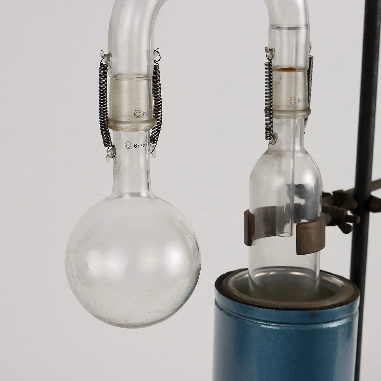 Strumento da laboratorio chimico in vetro, ferro e ottone 4