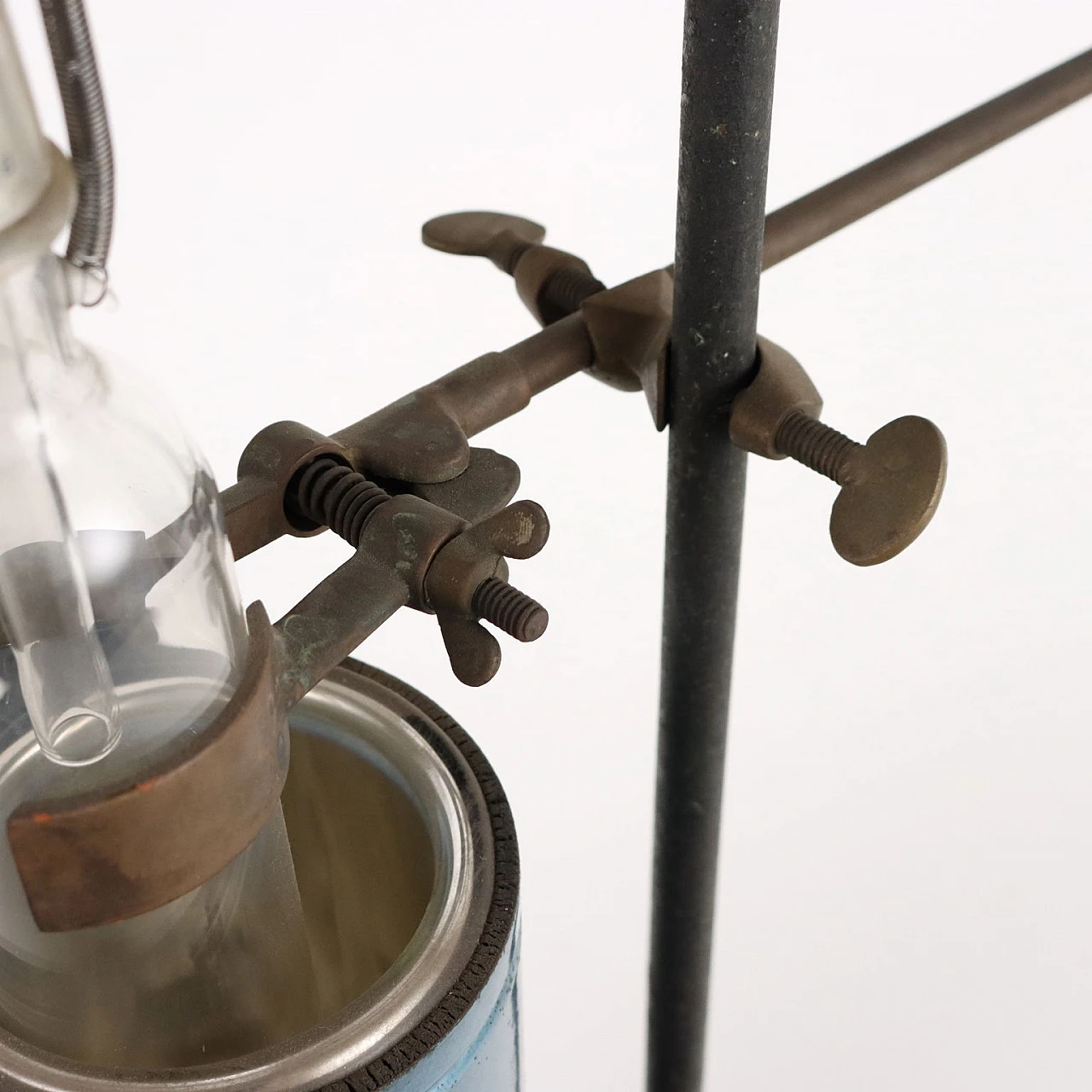 Strumento da laboratorio chimico in vetro, ferro e ottone 6