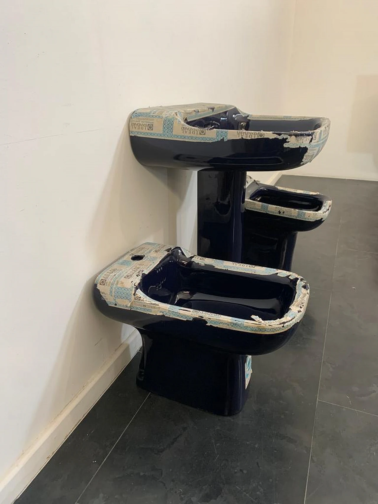 Lavabo, bidet e wc Conca di Paolo Tilche per Ideal Standard, anni '70 2