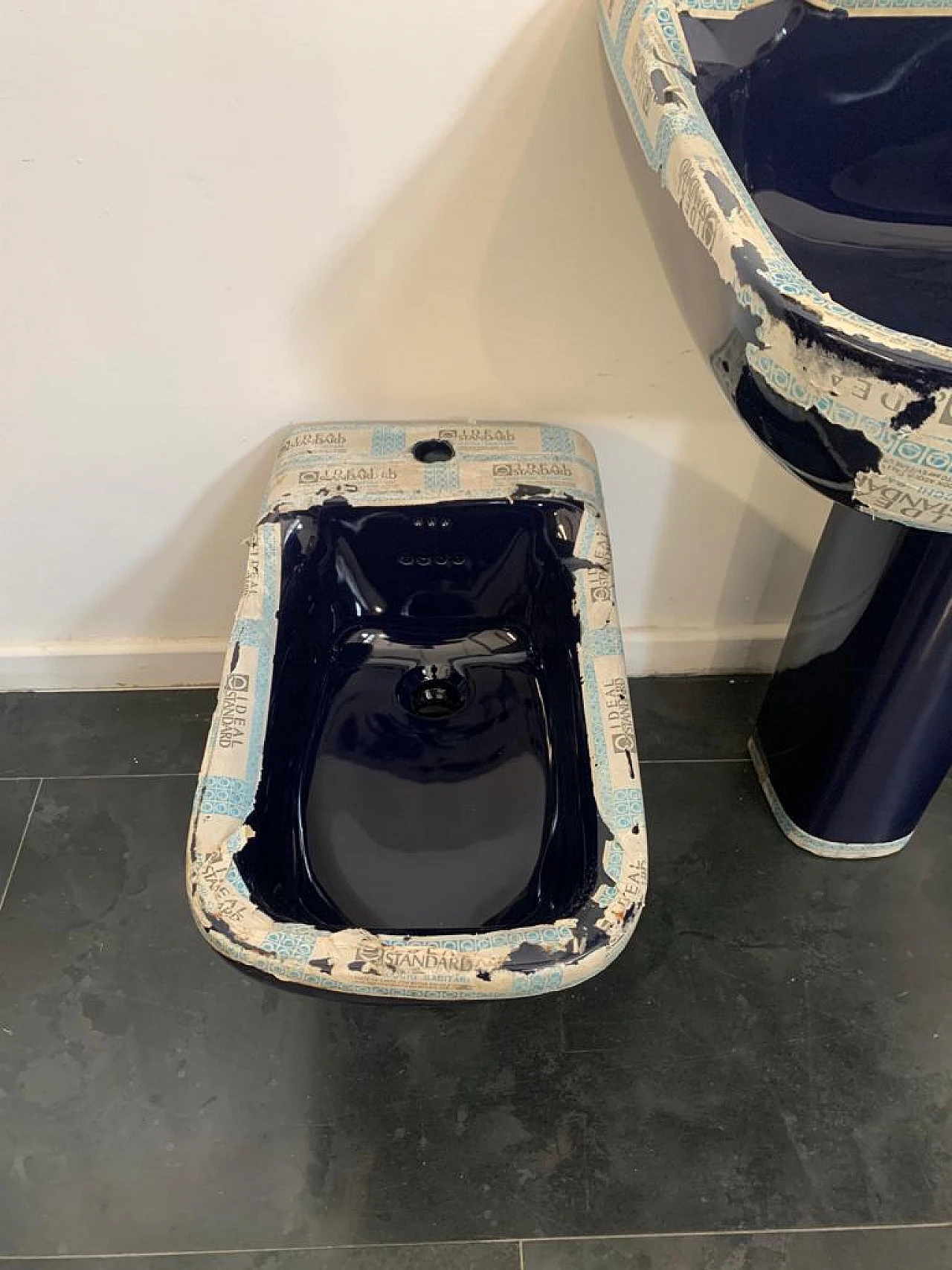 Lavabo, bidet e wc Conca di Paolo Tilche per Ideal Standard, anni '70 5