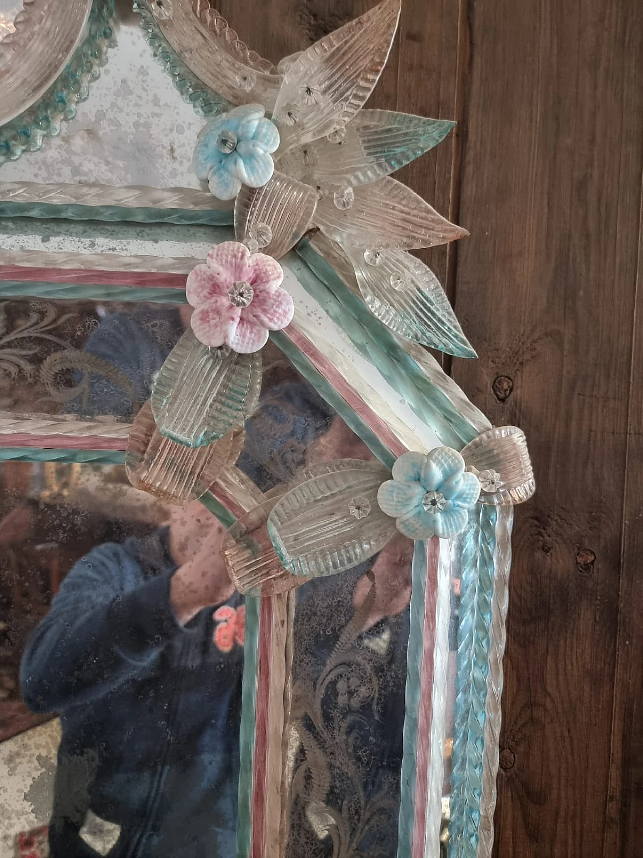 Venetian decorated and colored Murano glass mirror, early 20th century 5