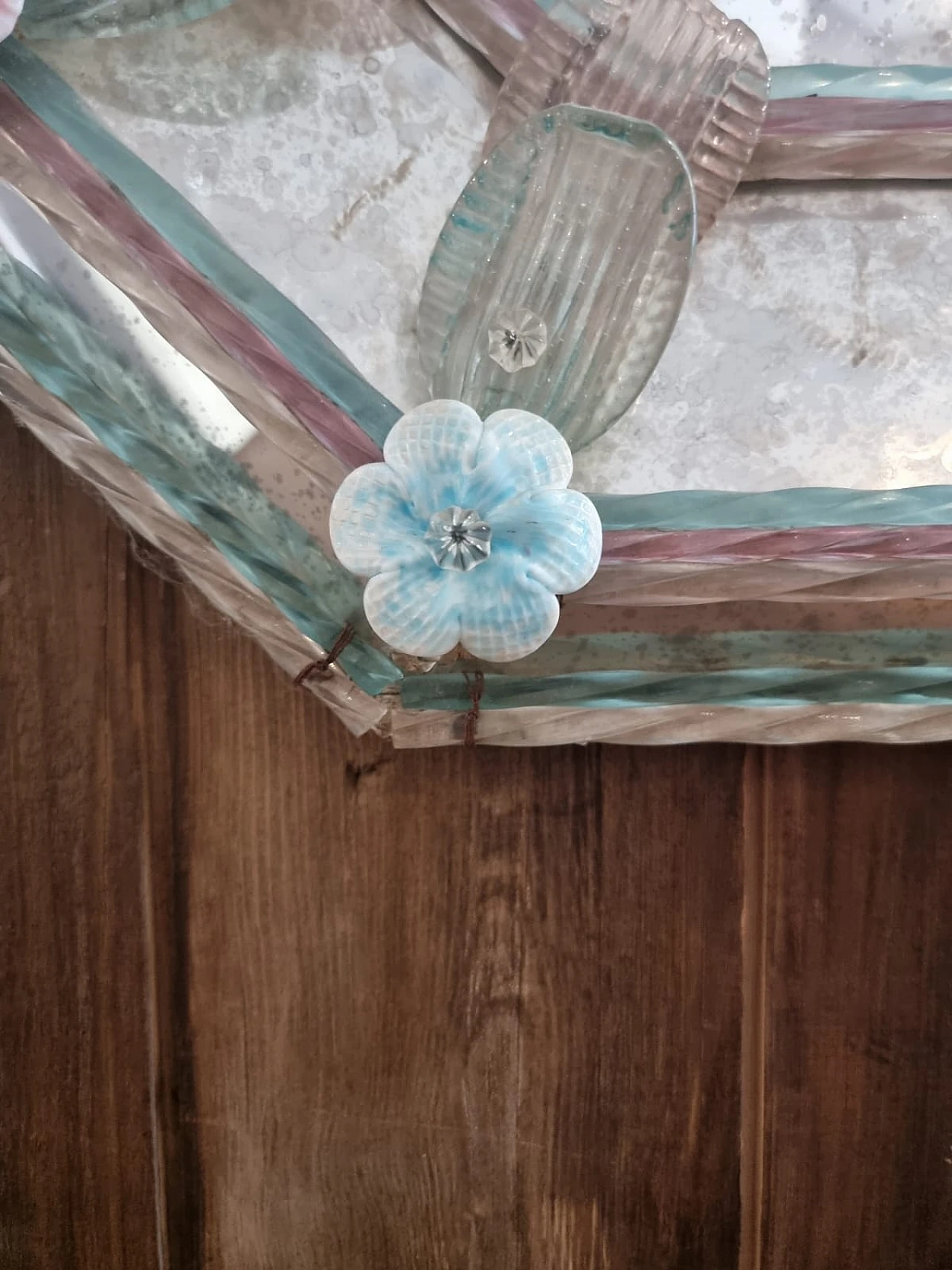 Venetian decorated and colored Murano glass mirror, early 20th century 6