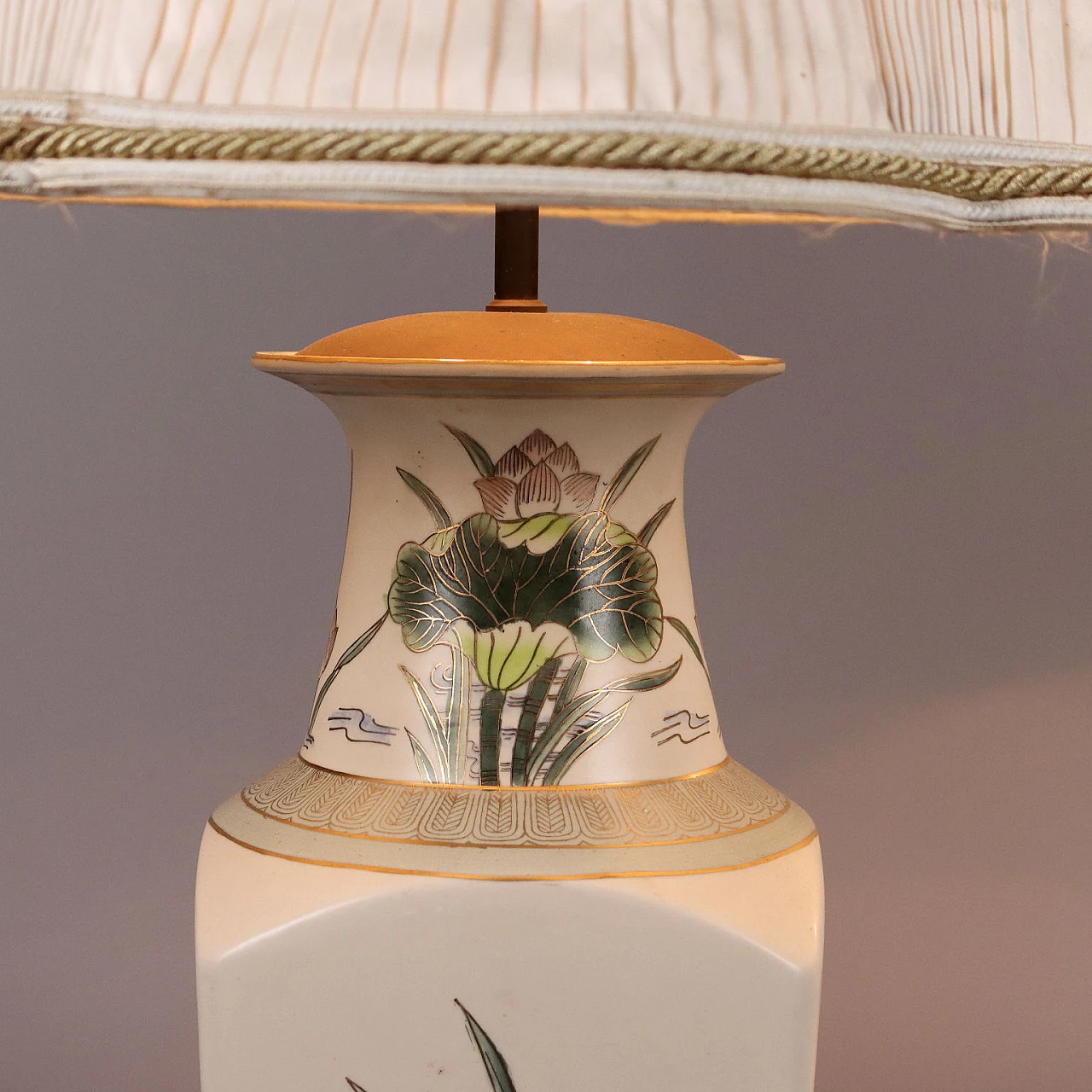 Pair of table lamps with porcelain frame and fabric lampshade 4