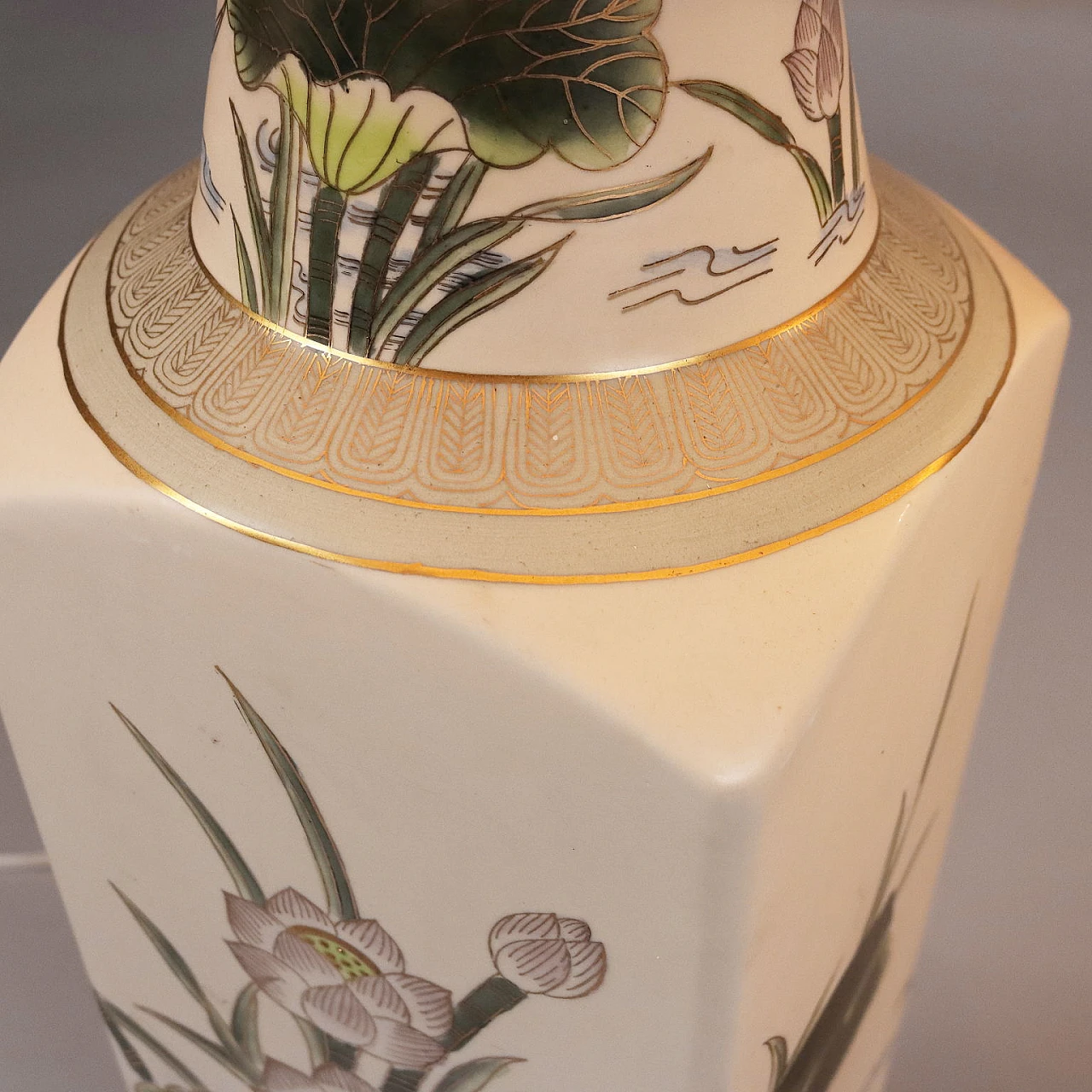 Pair of table lamps with porcelain frame and fabric lampshade 5