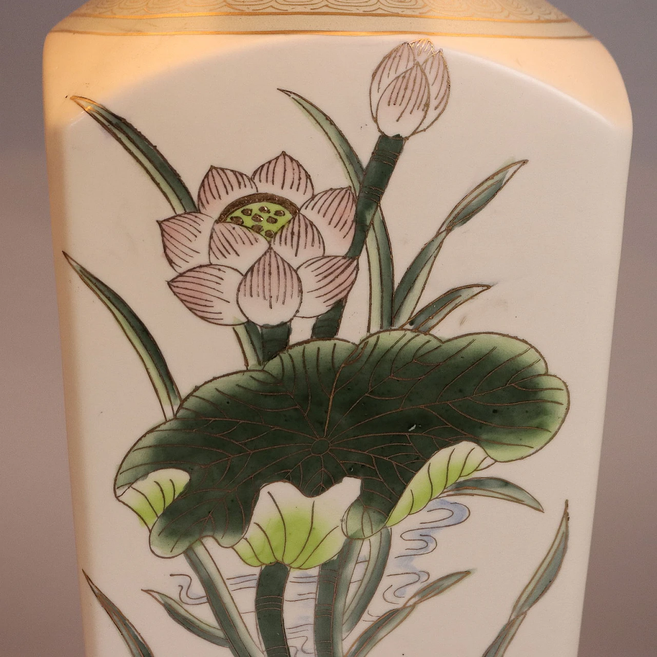 Pair of table lamps with porcelain frame and fabric lampshade 6