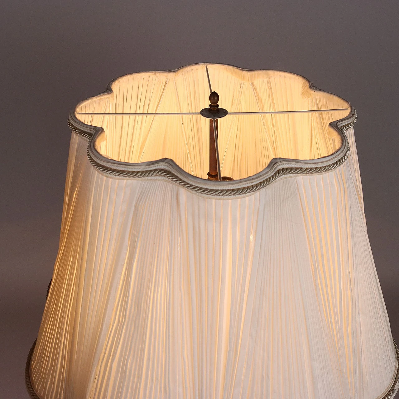 Pair of table lamps with porcelain frame and fabric lampshade 9