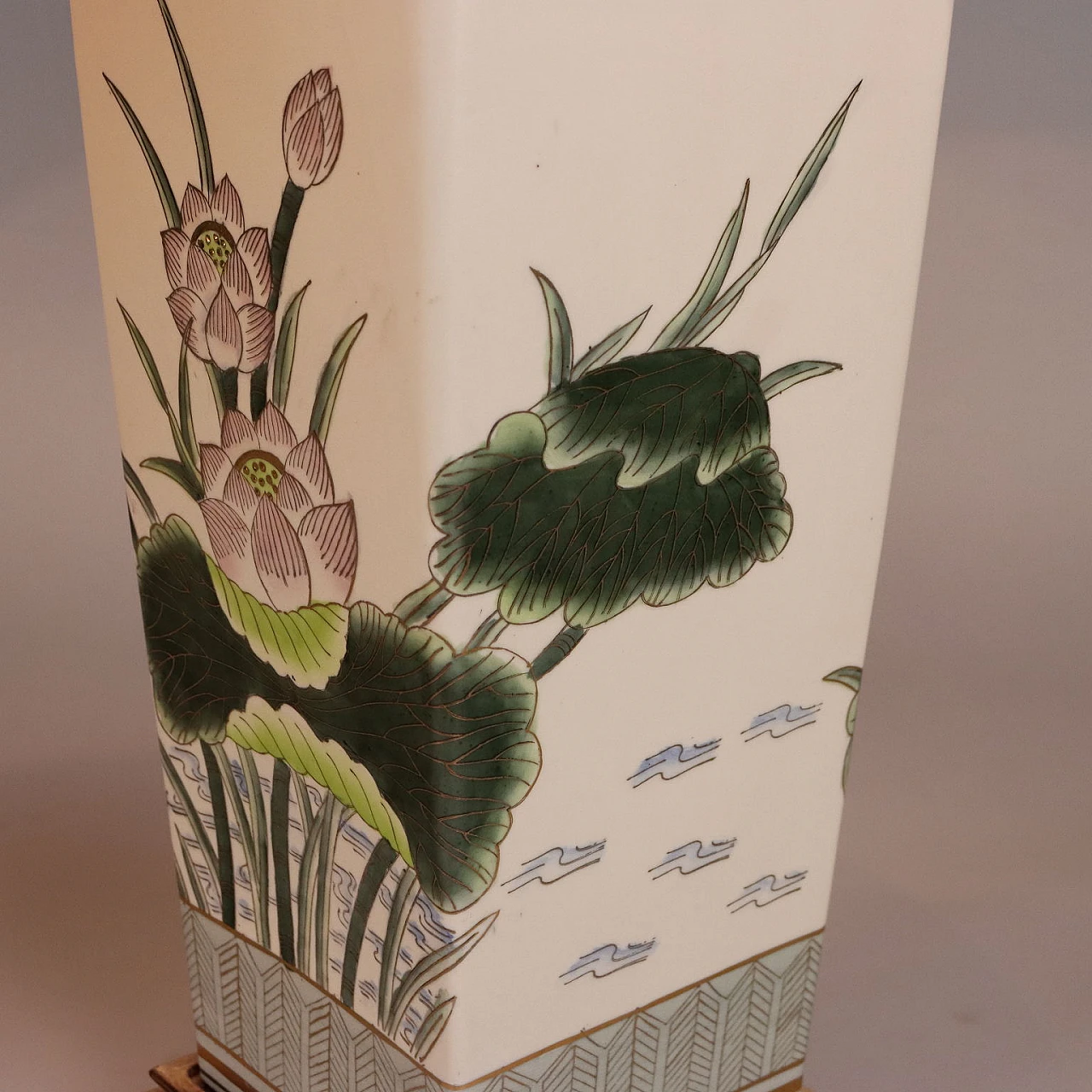 Pair of table lamps with porcelain frame and fabric lampshade 10