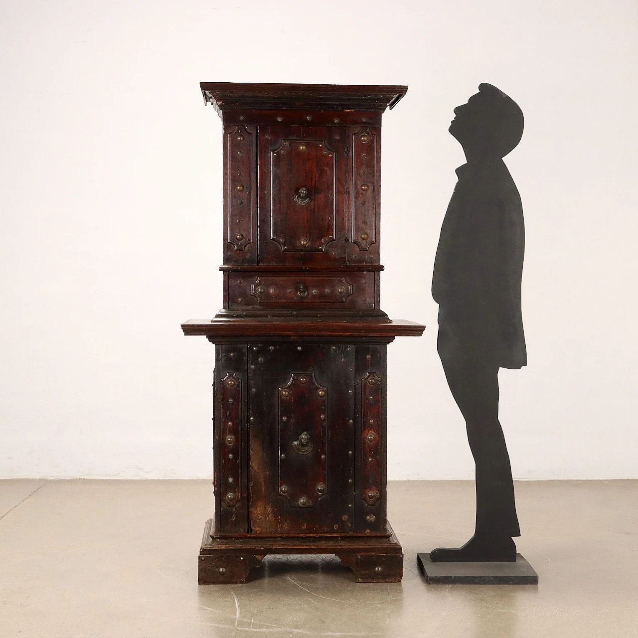 Neo-Baroque walnut sideboard with wall unit, late 19th century 2