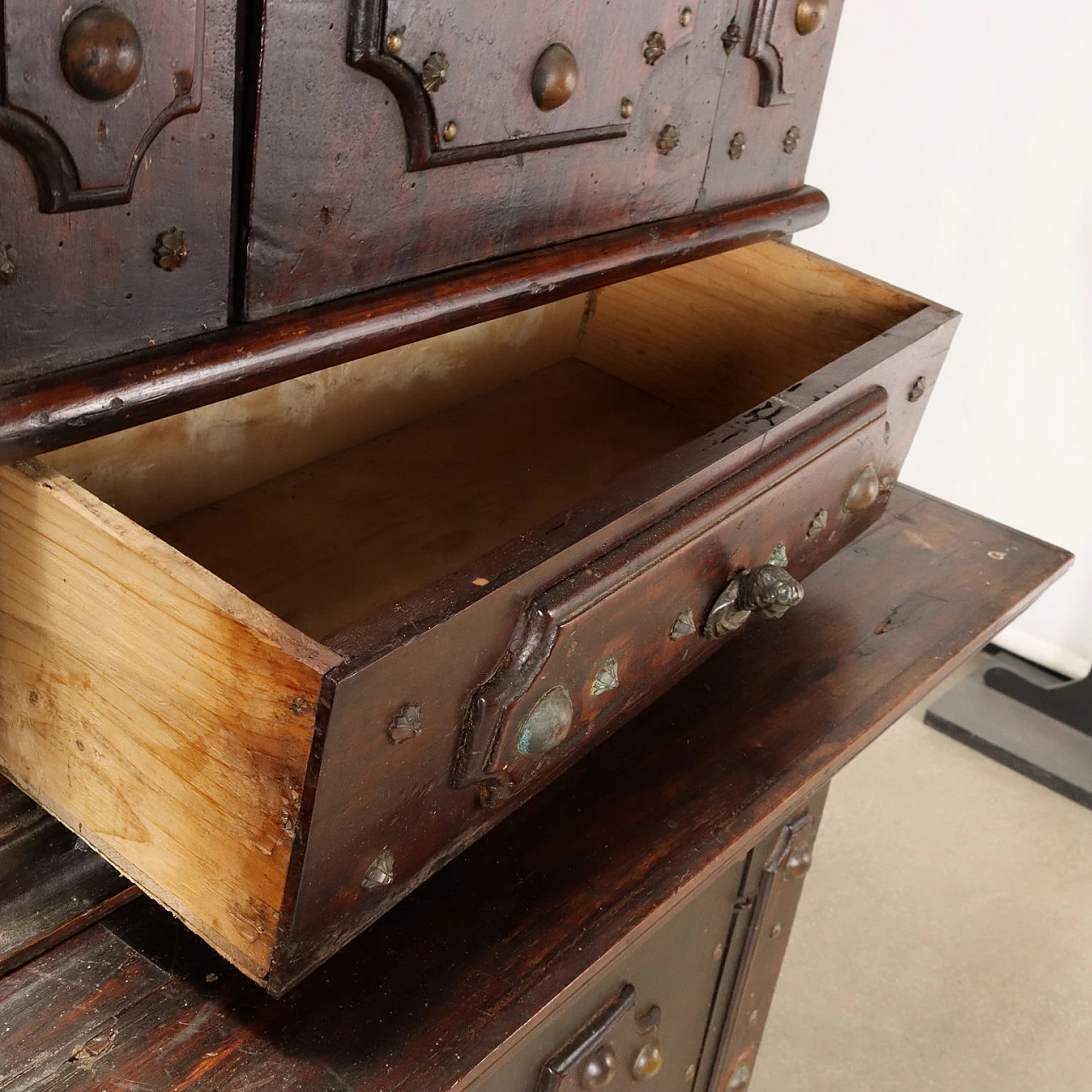 Neo-Baroque walnut sideboard with wall unit, late 19th century 5