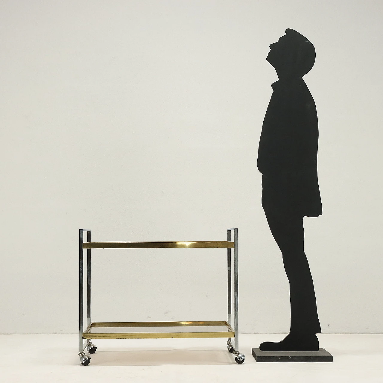 Carrello in metallo, ottone e vetro fumé, anni '60 2