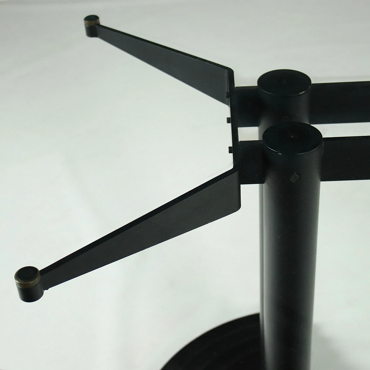 Tavolo per riunioni con piano in vetro di IVM, anni '90 5