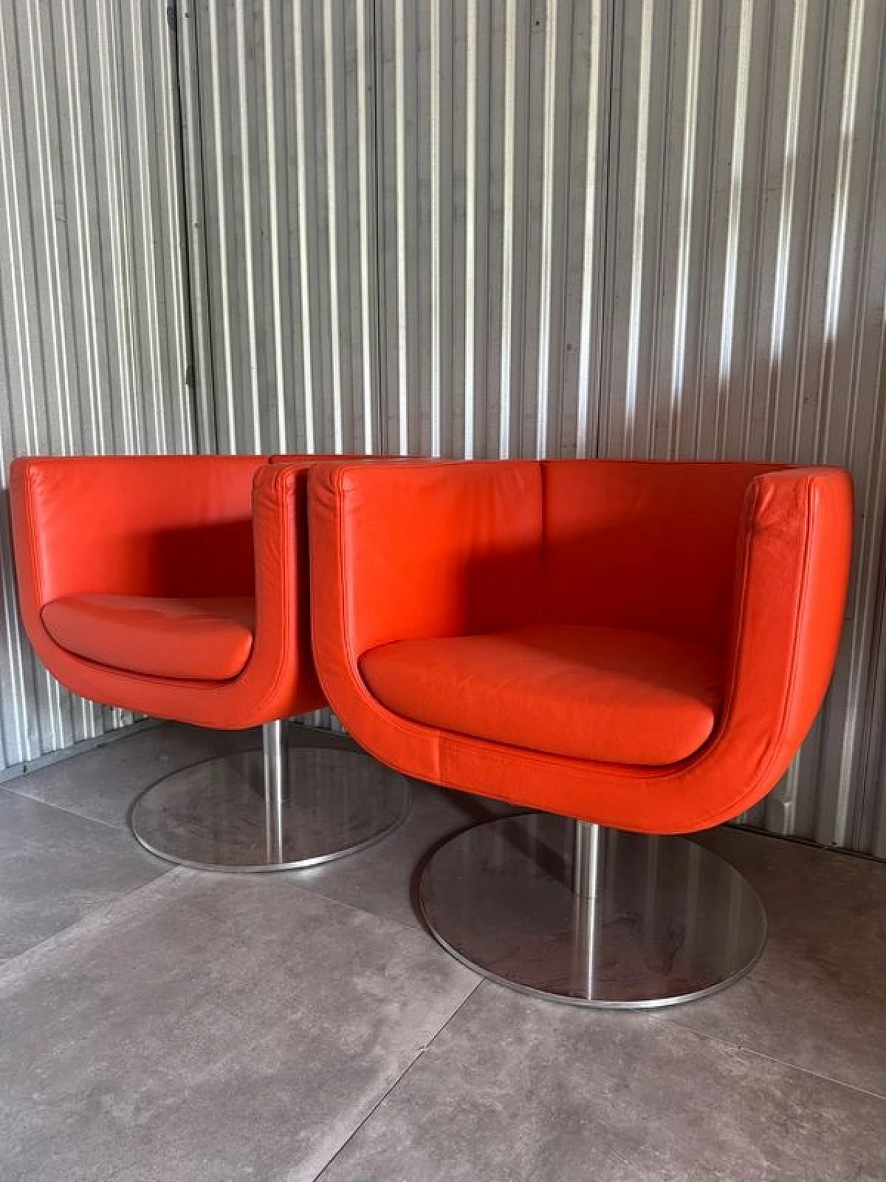 Coppia di poltrone Tulip di Jeffrey Bernett per B&B Italia 2