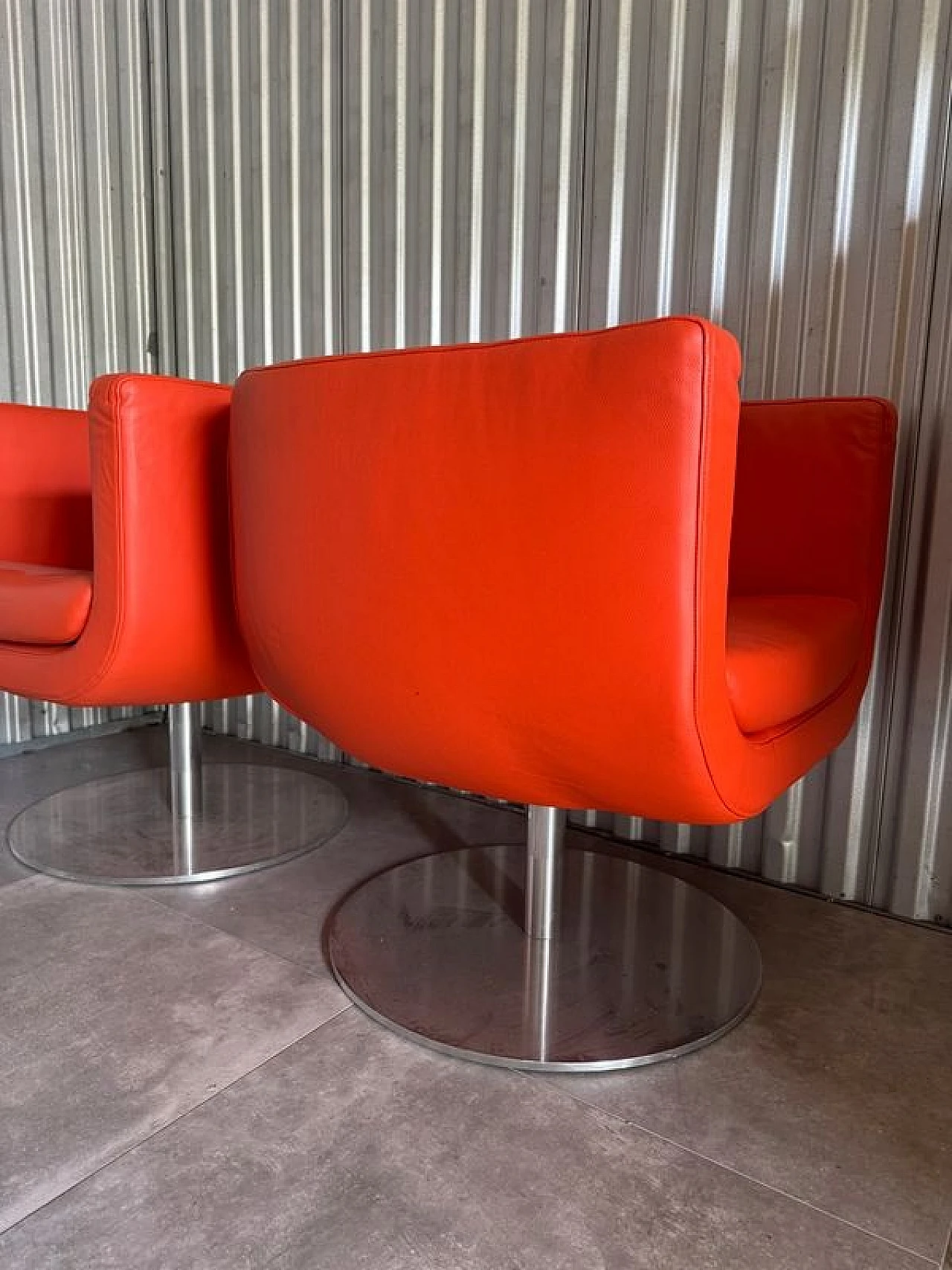 Coppia di poltrone Tulip di Jeffrey Bernett per B&B Italia 3