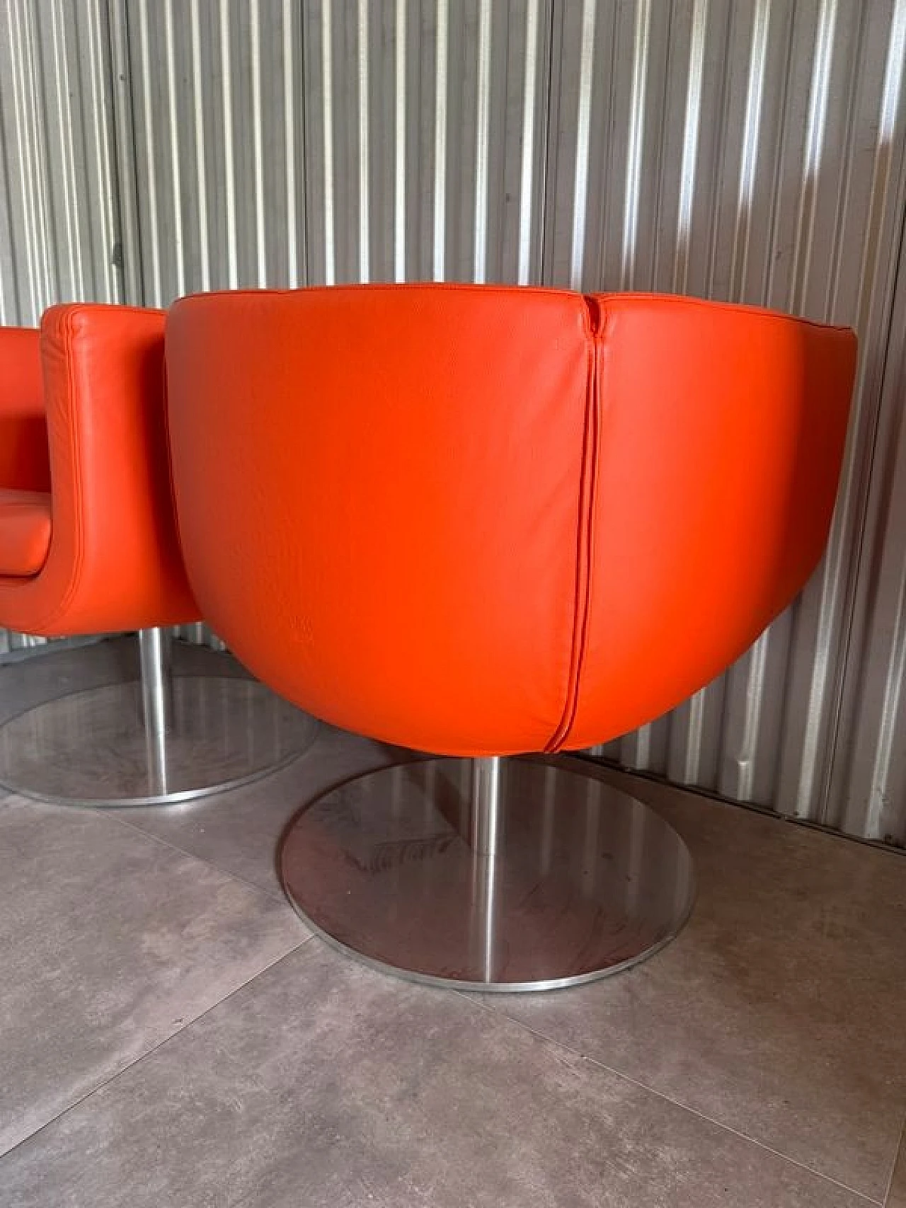 Coppia di poltrone Tulip di Jeffrey Bernett per B&B Italia 4