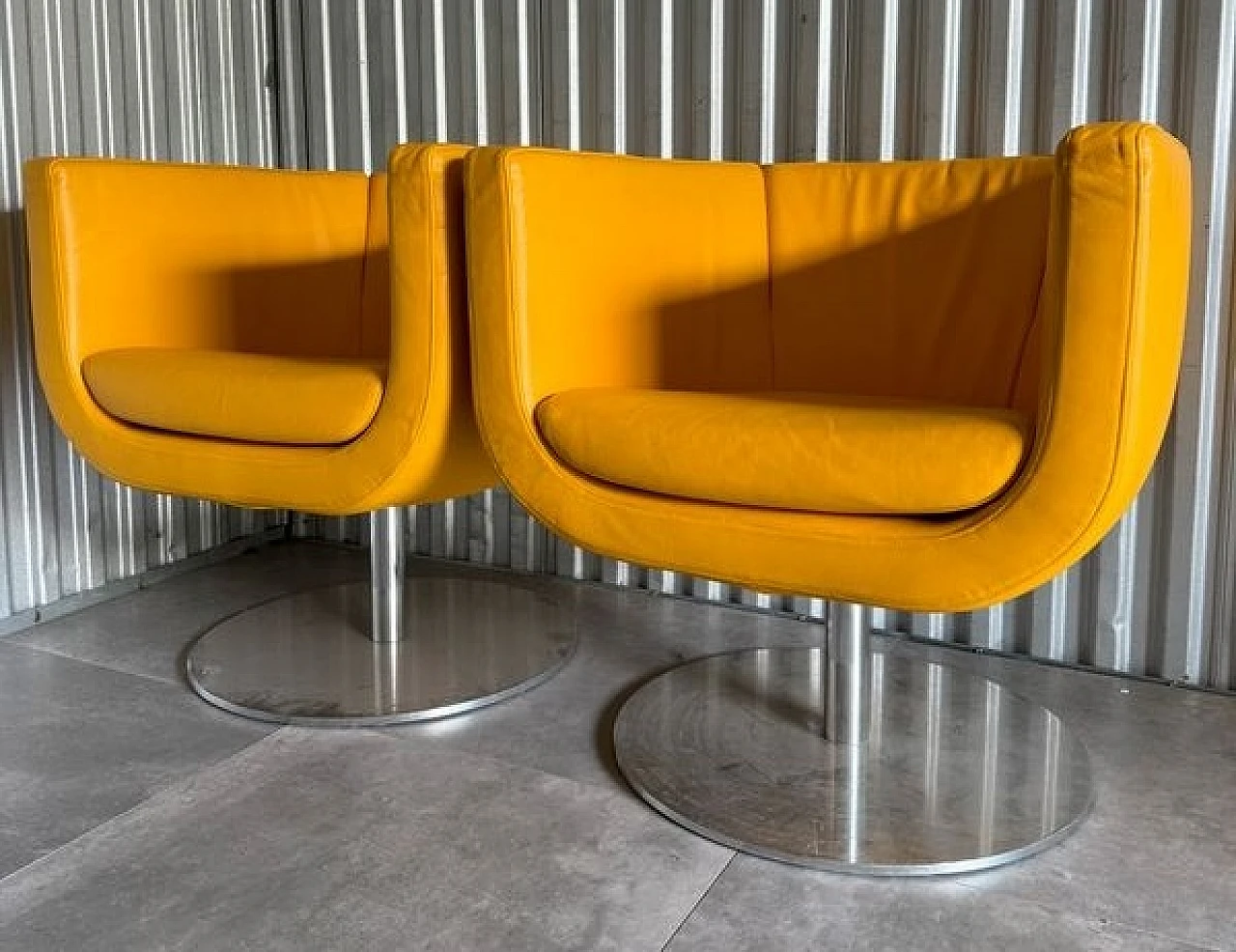 Coppia di poltrone Tulip di J. Bernett per B&B Italia 1