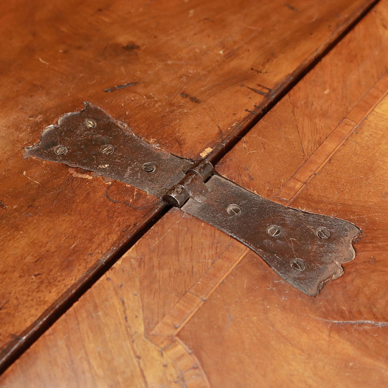 Ribalta Barocchetto lastronata in noce, metà '700 7