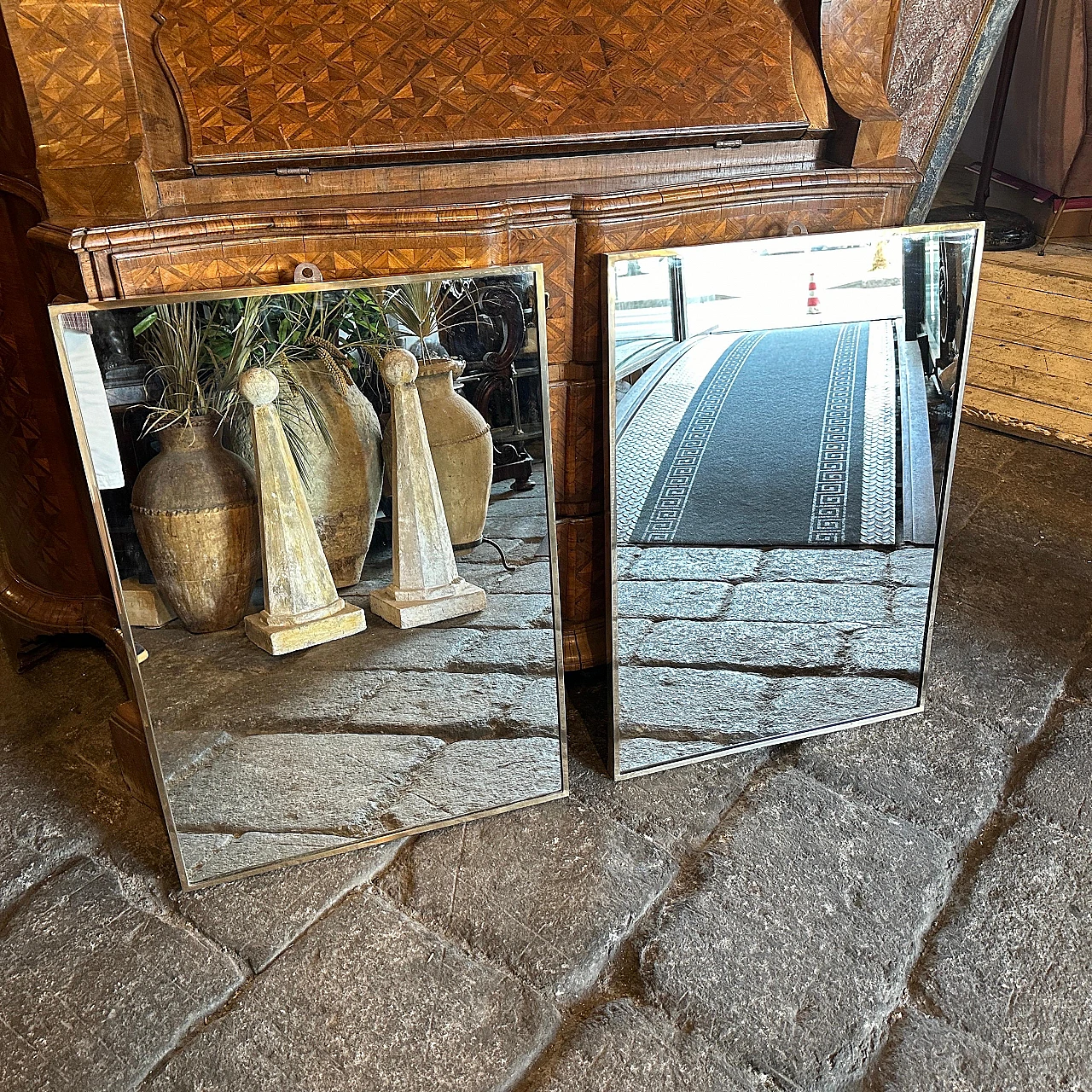 Coppia di specchi rettangolari in ottone in stile Gio Ponti, anni '50 2