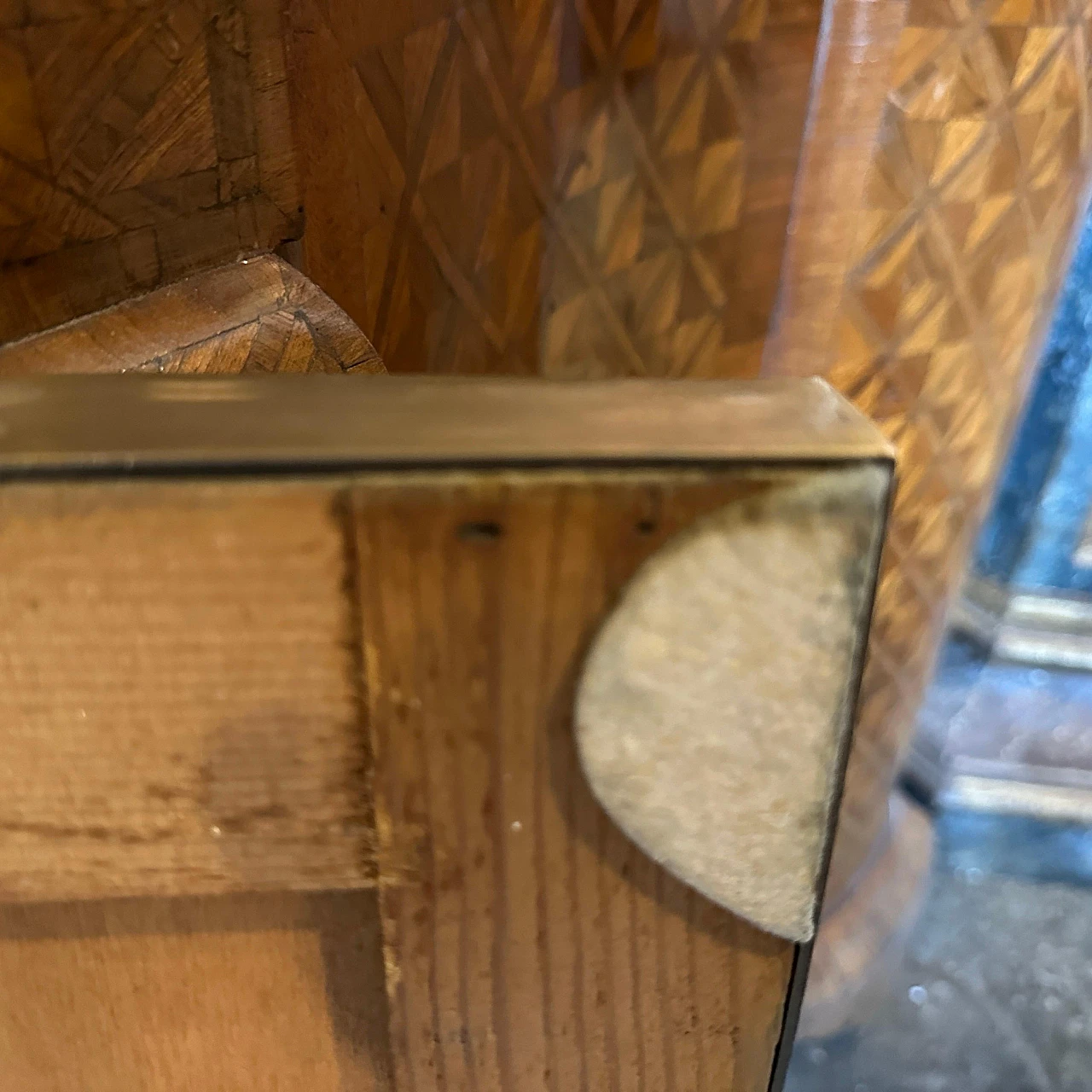 Coppia di specchi rettangolari in ottone in stile Gio Ponti, anni '50 6