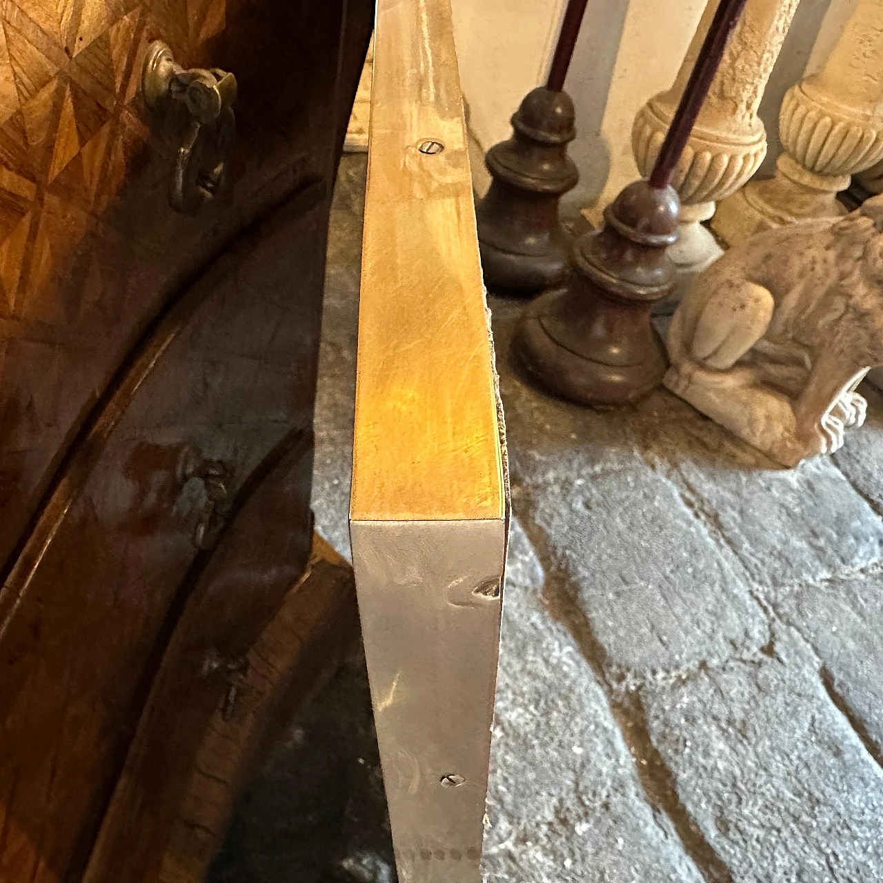 Coppia di specchi rettangolari in ottone in stile Gio Ponti, anni '50 7