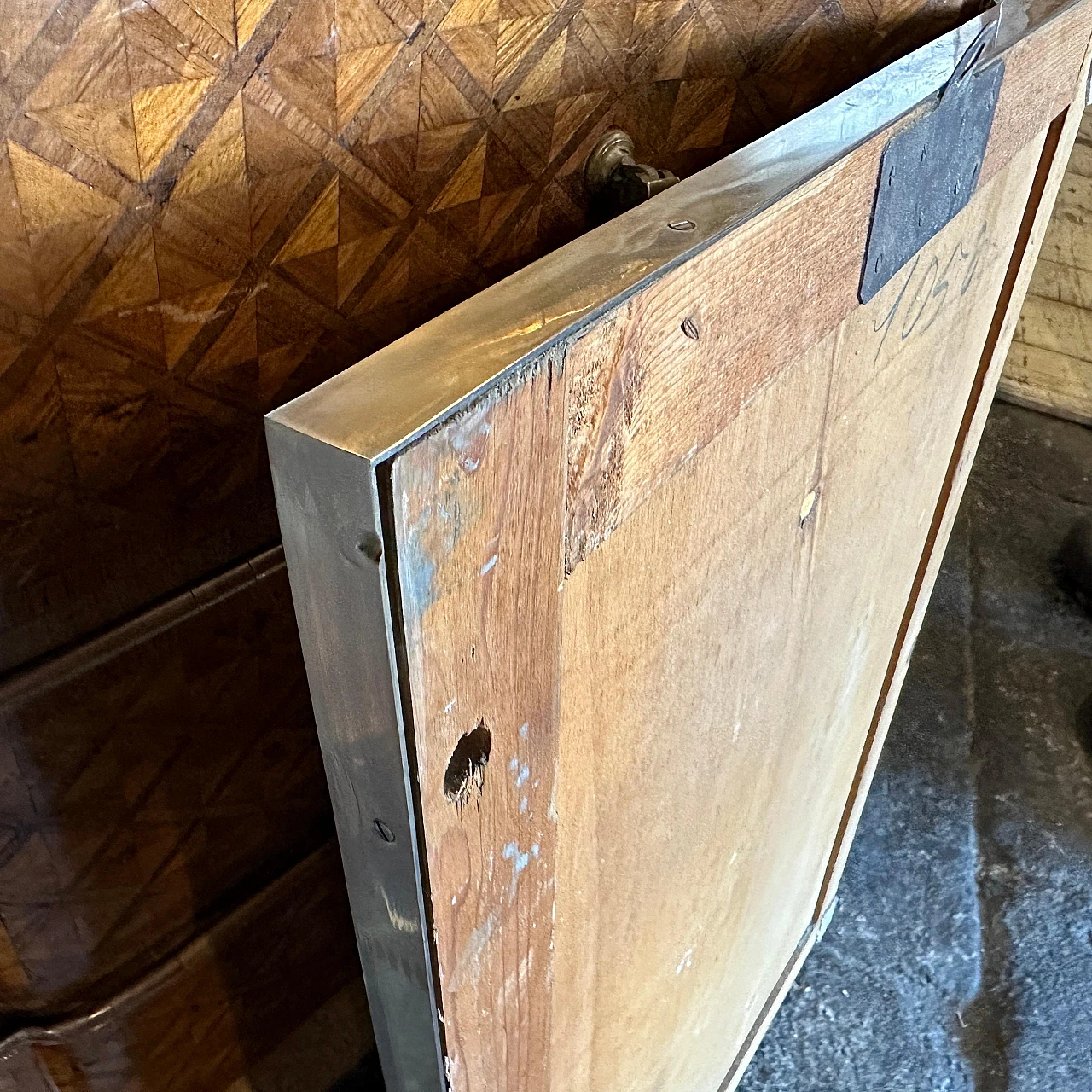 Coppia di specchi rettangolari in ottone in stile Gio Ponti, anni '50 8