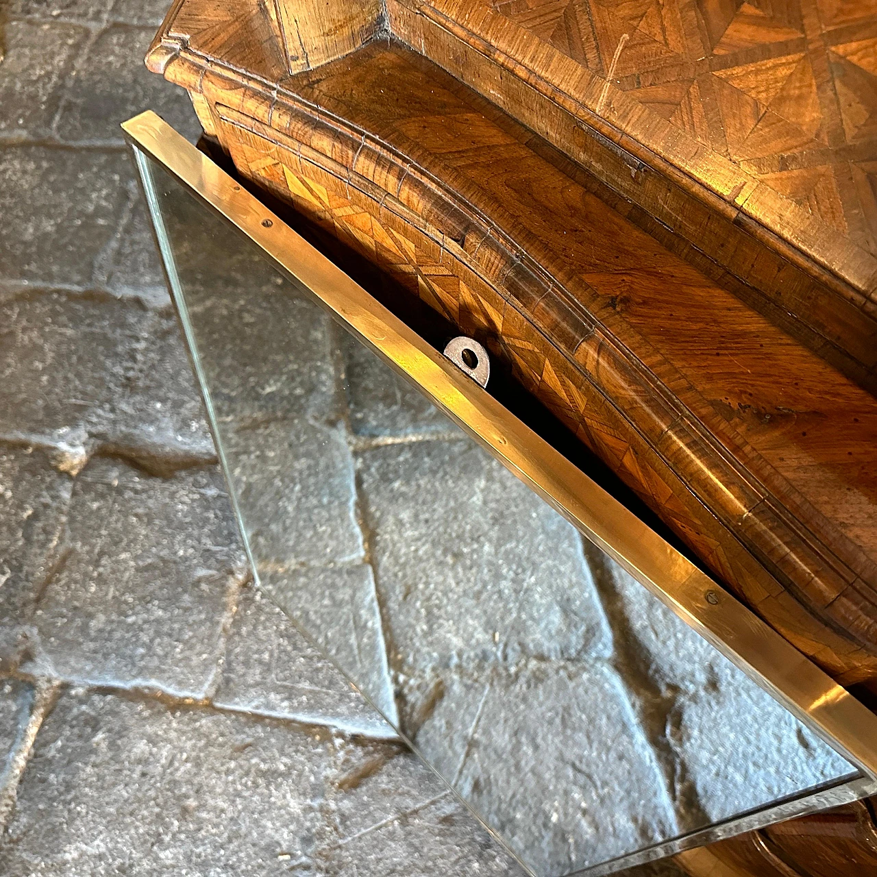 Coppia di specchi rettangolari in ottone in stile Gio Ponti, anni '50 9