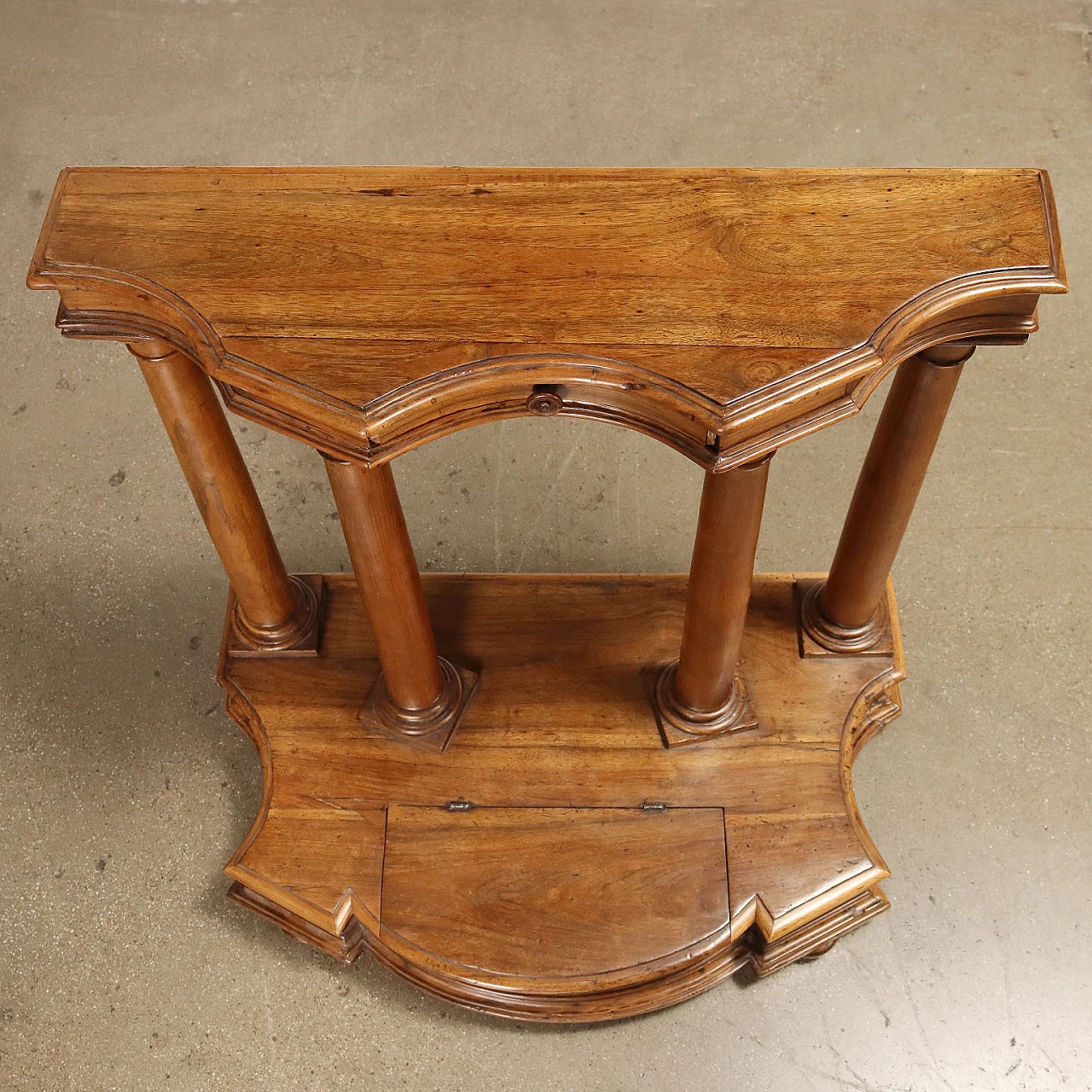 Coppia di inginocchiatoi a giorno Barocchi in noce, primo quarto '700 3