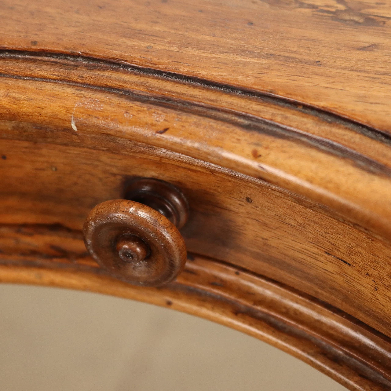 Coppia di inginocchiatoi a giorno Barocchi in noce, primo quarto '700 7