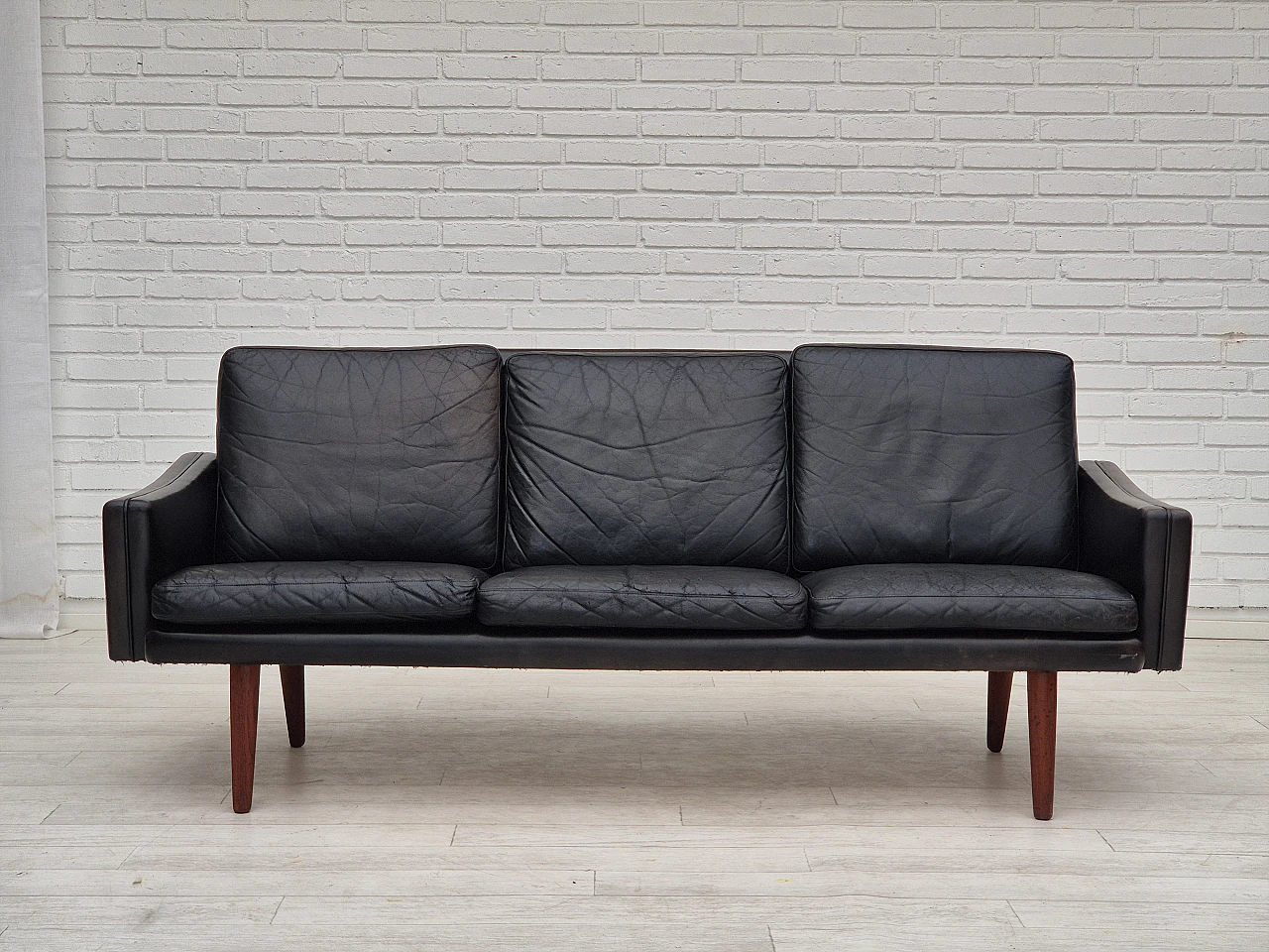 Danish three-seater teak and black leather sofa, 1970s 2