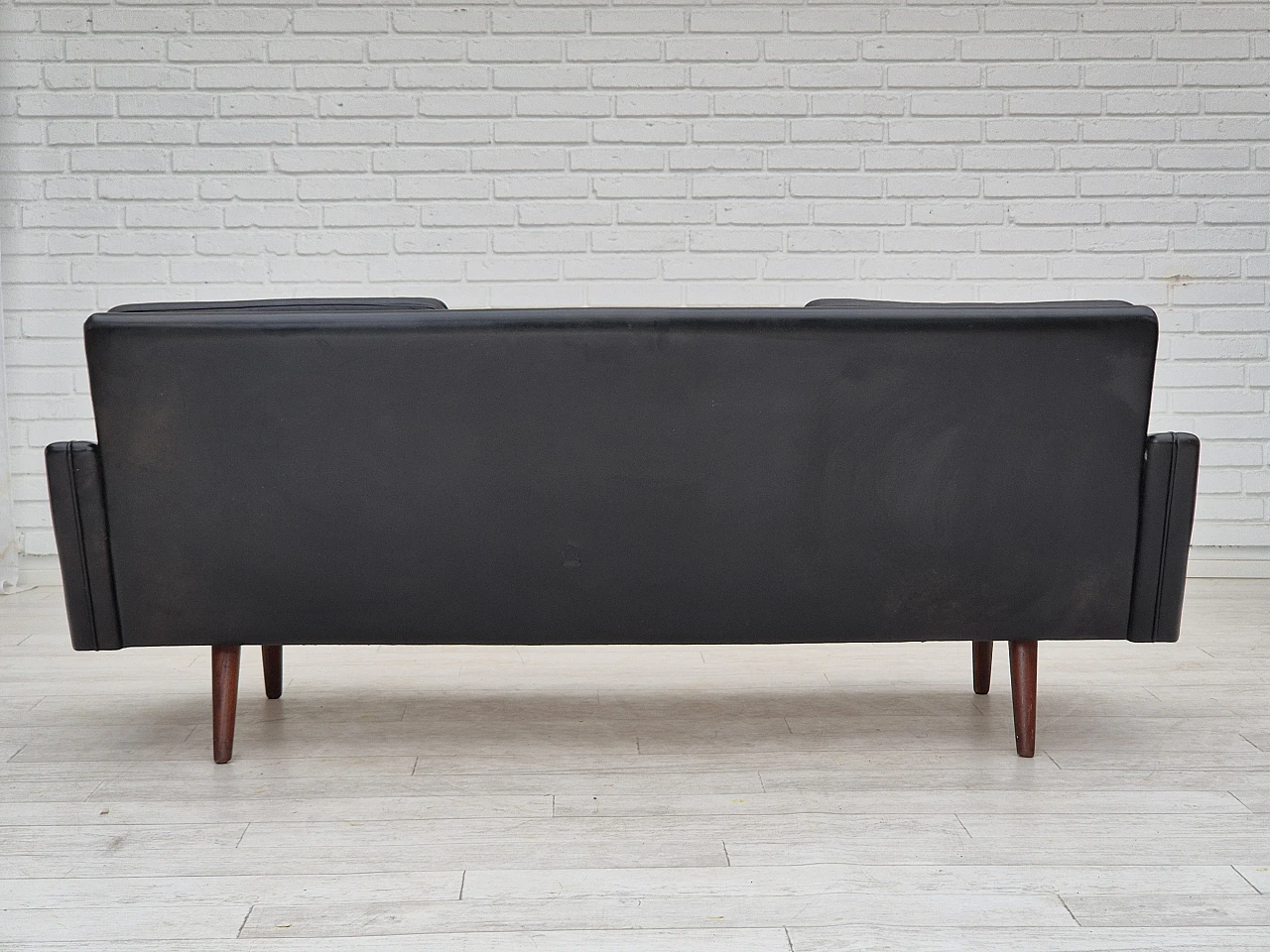 Danish three-seater teak and black leather sofa, 1970s 4