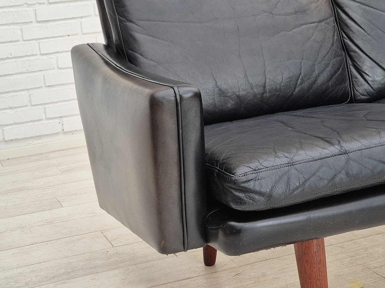 Danish three-seater teak and black leather sofa, 1970s 11