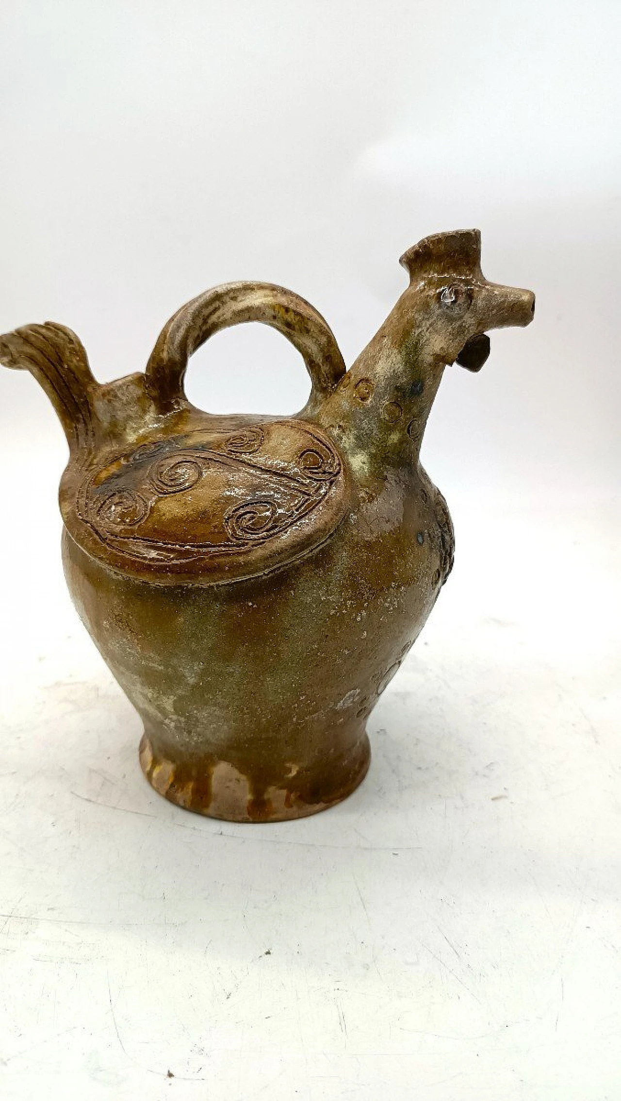 Brocca da vino a forma di gallo in maiolica invetriata, '700 11