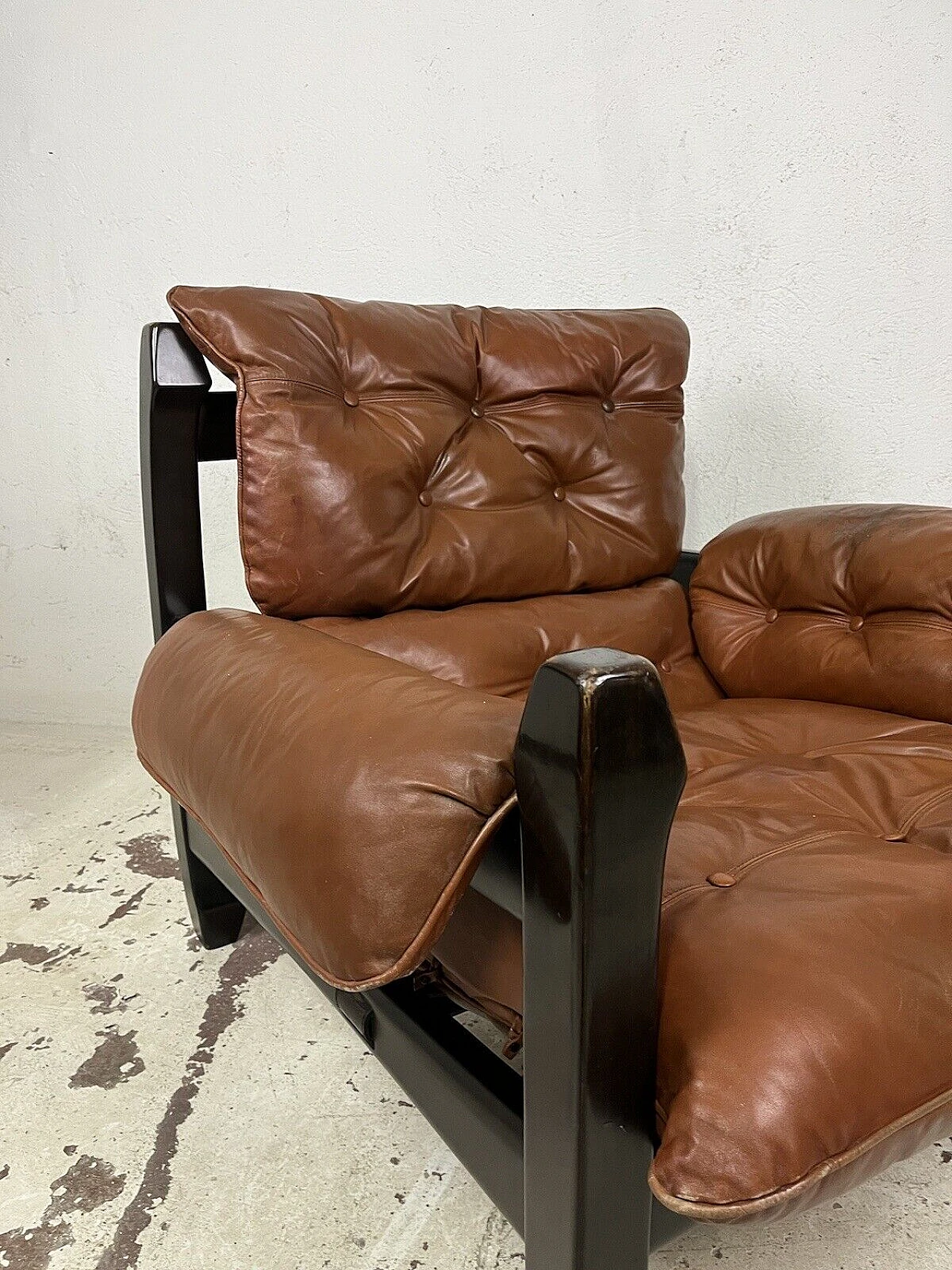 Poltrona Samurai in legno e pelle di Luciano Frigerio, anni '70 7