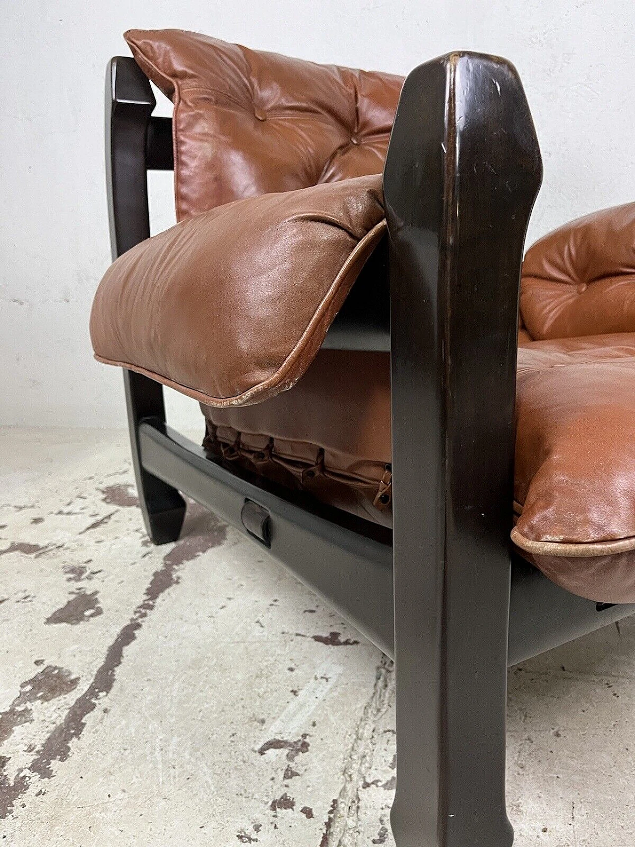 Poltrona Samurai in legno e pelle di Luciano Frigerio, anni '70 8