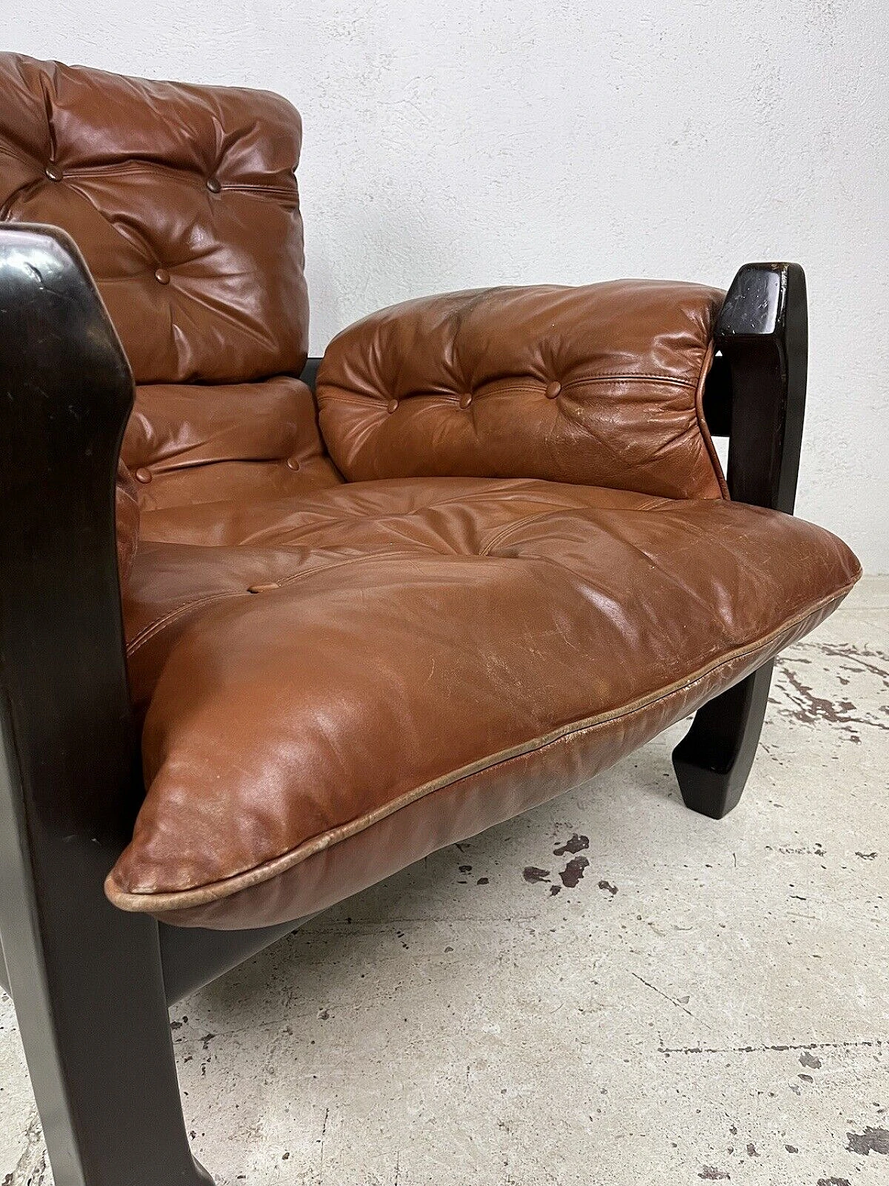 Poltrona Samurai in legno e pelle di Luciano Frigerio, anni '70 9