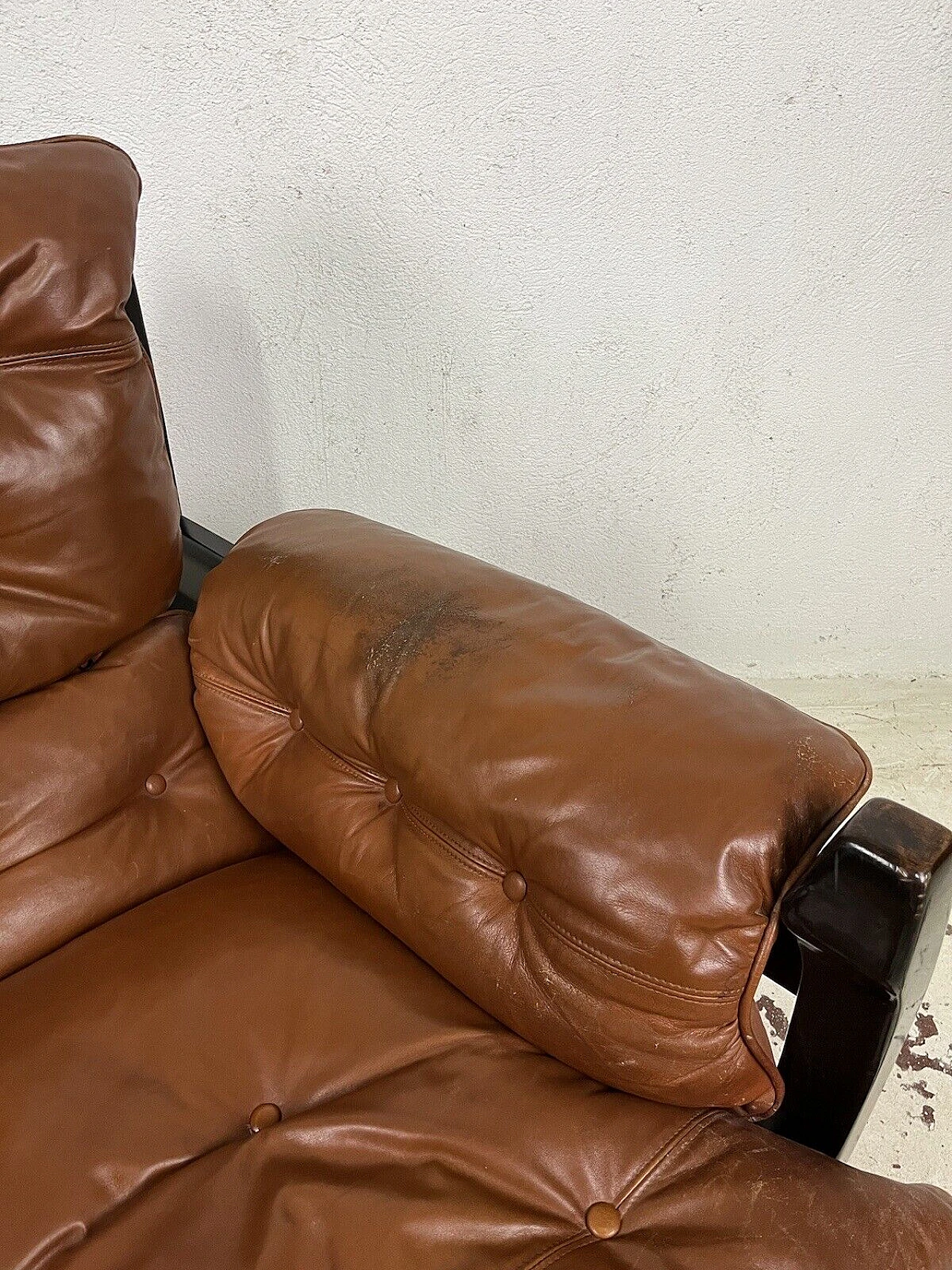 Poltrona Samurai in legno e pelle di Luciano Frigerio, anni '70 10