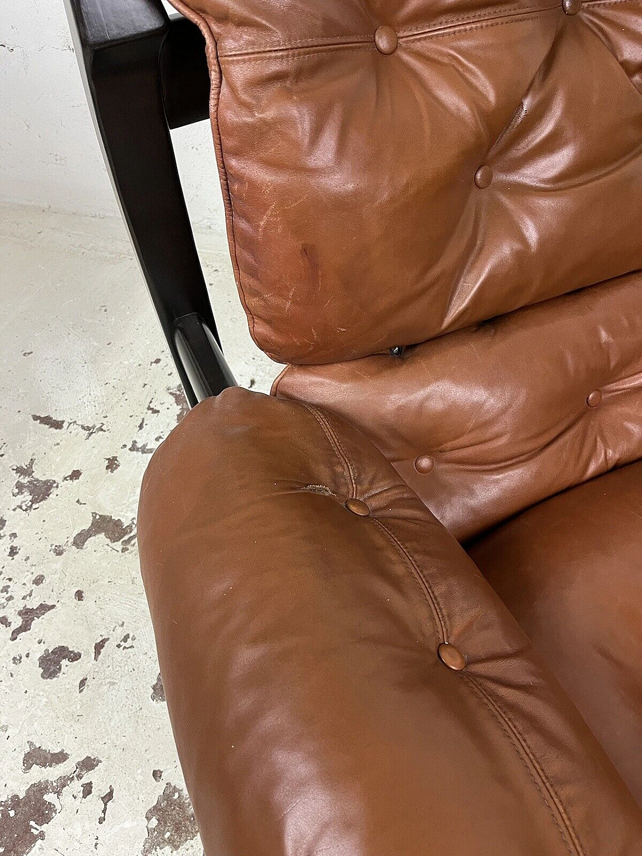 Poltrona Samurai in legno e pelle di Luciano Frigerio, anni '70 11