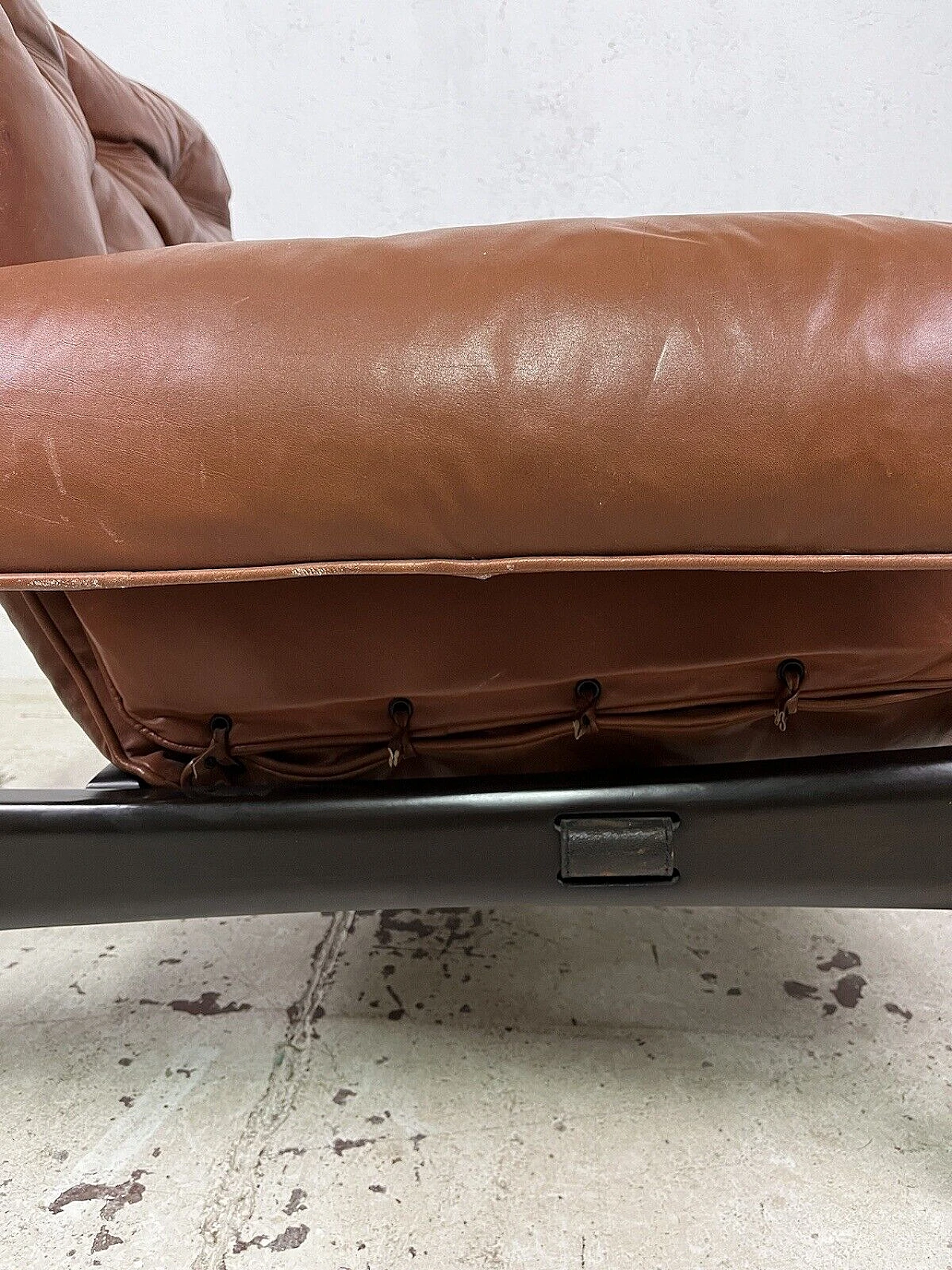 Poltrona Samurai in legno e pelle di Luciano Frigerio, anni '70 15