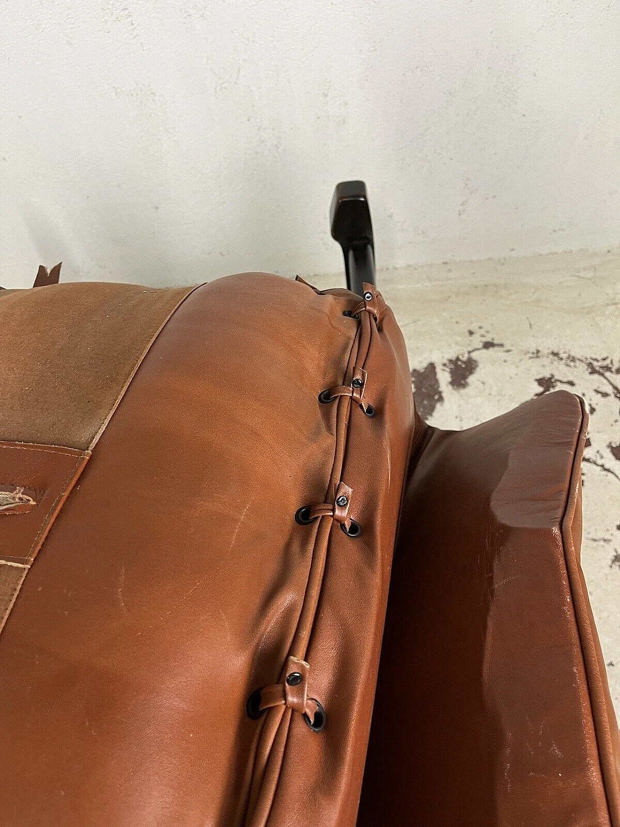 Poltrona Samurai in legno e pelle di Luciano Frigerio, anni '70 18